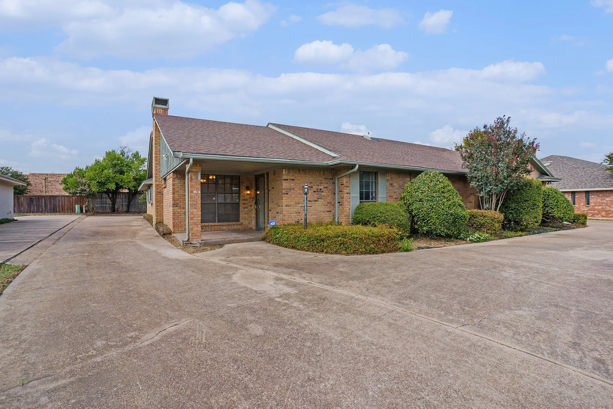 Single Family Residence For Sale in Tarrant County , 5118 Ledgestone Drive, Fort Worth, Texas 76132, 2 Bedroom, 3 Bathroom, 2 Garage spaces, 2,386 Sqft, built in 1984, mls#21079849, Real Estate Agent in Fort Worth, Homes For Sale in Tarrant county, Homes For Sale in Fort Worth, Realtor in Fort Worth Texas, Real Estate Brokerage Independent Realty Texas, Luminita Cordes Realtor