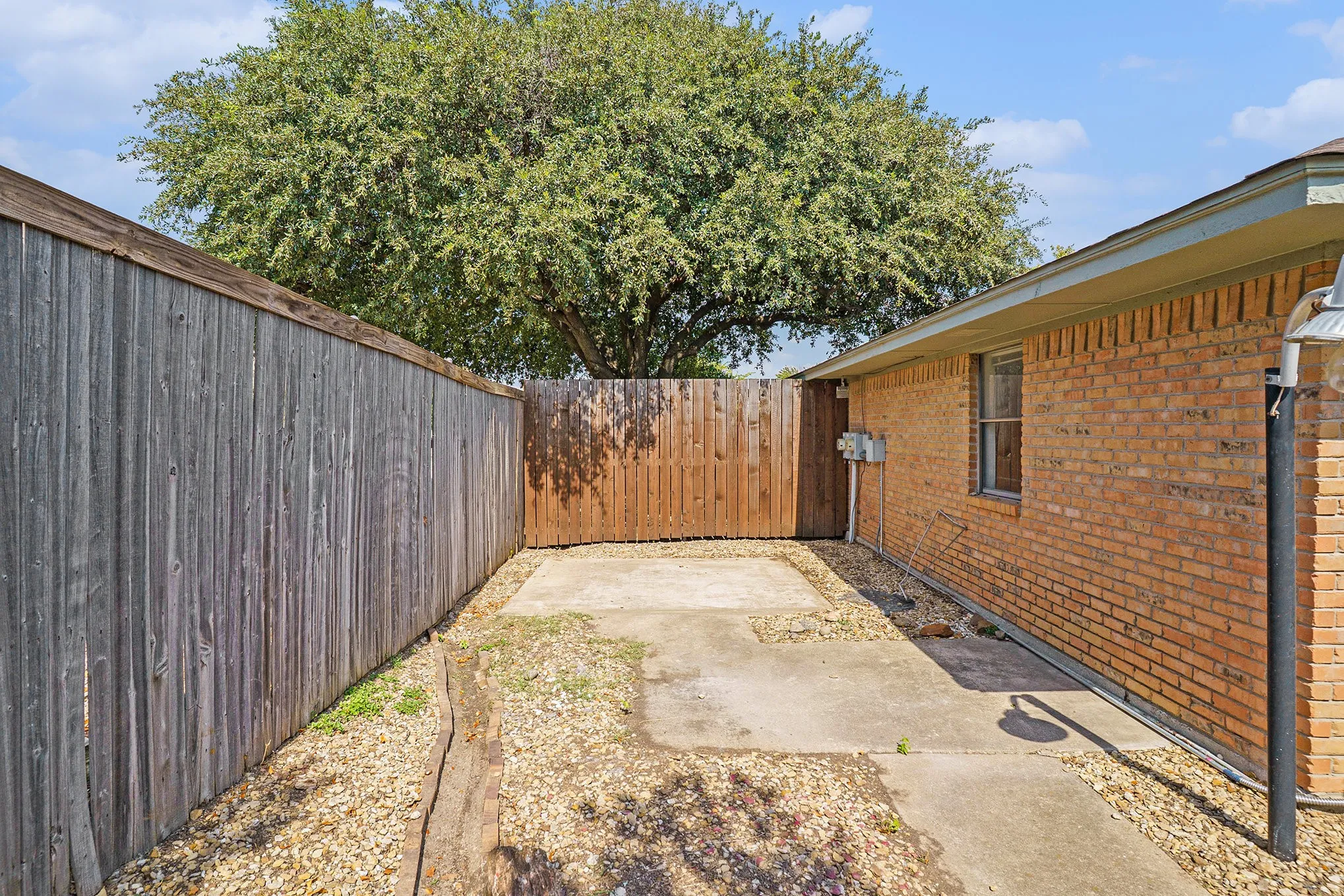 Single Family Residence For Sale in Tarrant County , 5118 Ledgestone Drive, Fort Worth, Texas 76132, 2 Bedroom, 3 Bathroom, 2 Garage spaces, 2,386 Sqft, built in 1984, mls#21079849, Real Estate Agent in Fort Worth, Homes For Sale in Tarrant county, Homes For Sale in Fort Worth, Realtor in Fort Worth Texas, Real Estate Brokerage Independent Realty Texas, Luminita Cordes Realtor