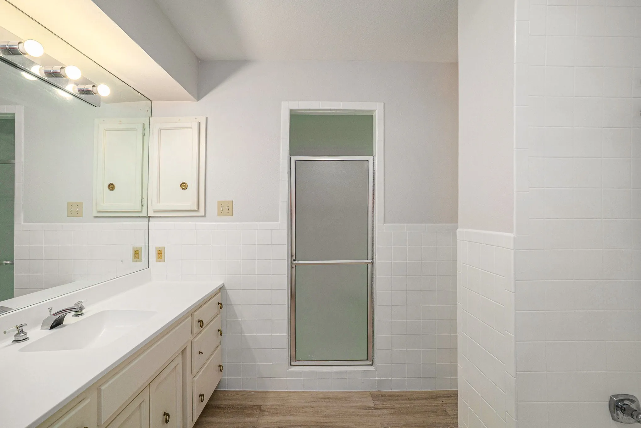 Single Family Residence For Sale in Tarrant County , 5118 Ledgestone Drive, Fort Worth, Texas 76132, 2 Bedroom, 3 Bathroom, 2 Garage spaces, 2,386 Sqft, built in 1984, mls#21079849, Real Estate Agent in Fort Worth, Homes For Sale in Tarrant county, Homes For Sale in Fort Worth, Realtor in Fort Worth Texas, Real Estate Brokerage Independent Realty Texas, Luminita Cordes Realtor