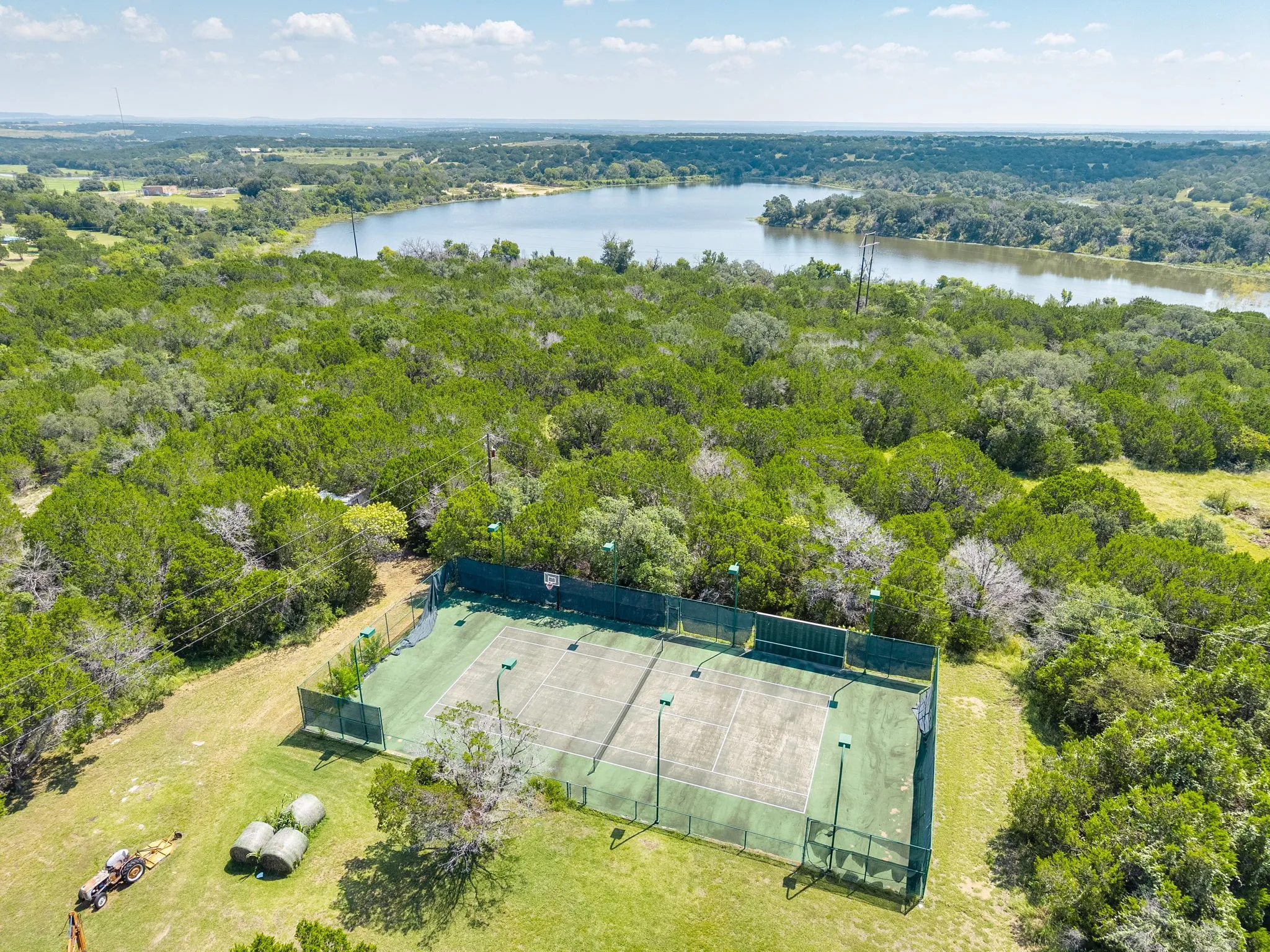 Single Family Residence For Sale in Hamilton County , 725 County Road 300, Hamilton, Texas 76531, 4 Bedroom, 4 Bathroom, Garage spaces, 3,346 Sqft, built in 1990, mls#21083742, Real Estate Agent in Hamilton, Homes For Sale in Hamilton county, Homes For Sale in Hamilton, Realtor in Hamilton Texas, Real Estate Brokerage Independent Realty Texas, Luminita Cordes Realtor