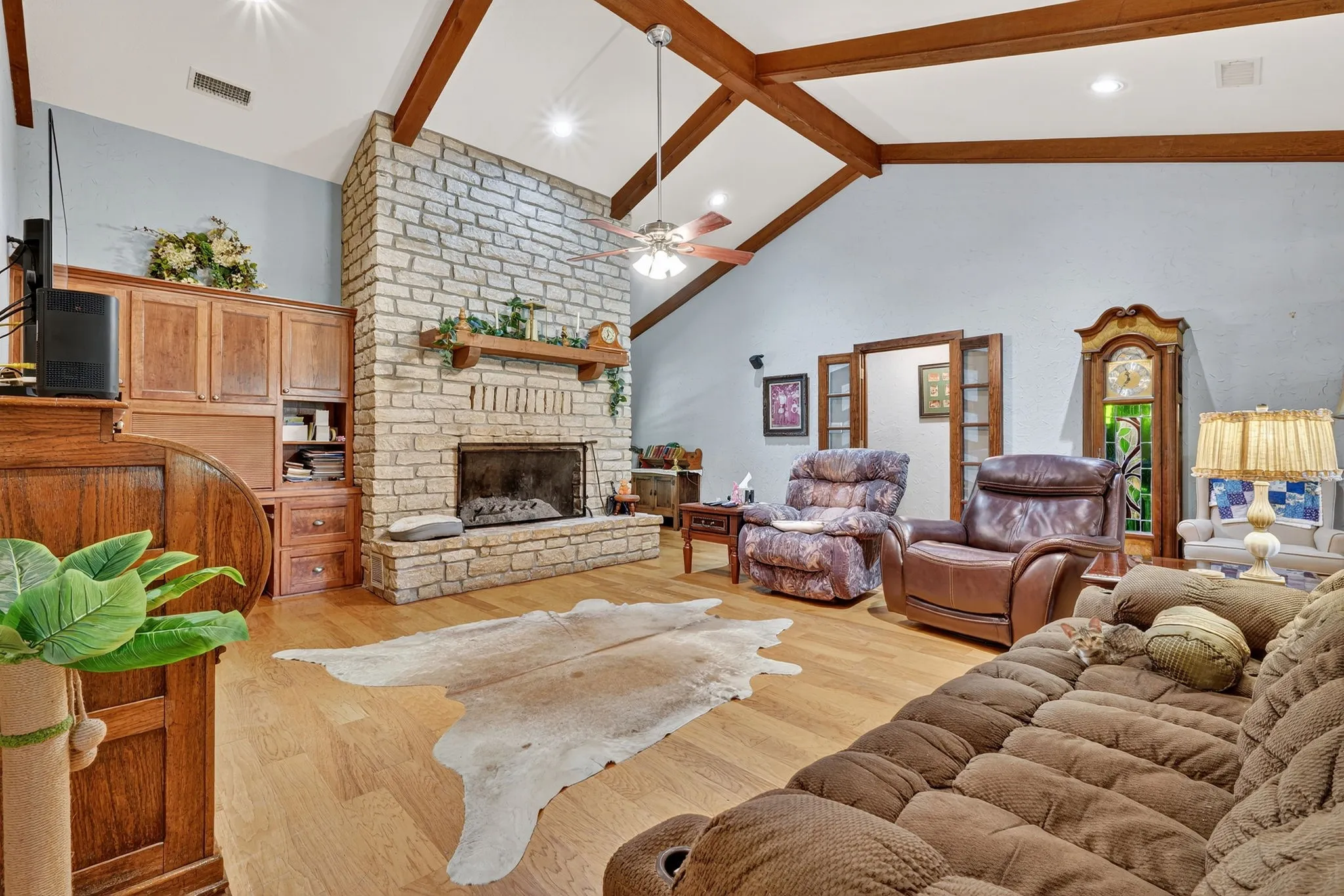 Single Family Residence For Sale in Hamilton County , 725 County Road 300, Hamilton, Texas 76531, 4 Bedroom, 4 Bathroom, Garage spaces, 3,346 Sqft, built in 1990, mls#21083742, Real Estate Agent in Hamilton, Homes For Sale in Hamilton county, Homes For Sale in Hamilton, Realtor in Hamilton Texas, Real Estate Brokerage Independent Realty Texas, Luminita Cordes Realtor