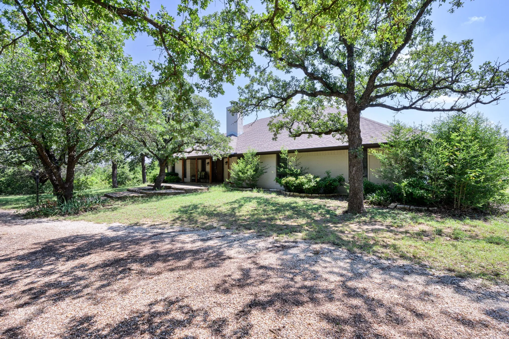 Single Family Residence For Sale in Hamilton County , 725 County Road 300, Hamilton, Texas 76531, 4 Bedroom, 4 Bathroom, Garage spaces, 3,346 Sqft, built in 1990, mls#21083742, Real Estate Agent in Hamilton, Homes For Sale in Hamilton county, Homes For Sale in Hamilton, Realtor in Hamilton Texas, Real Estate Brokerage Independent Realty Texas, Luminita Cordes Realtor