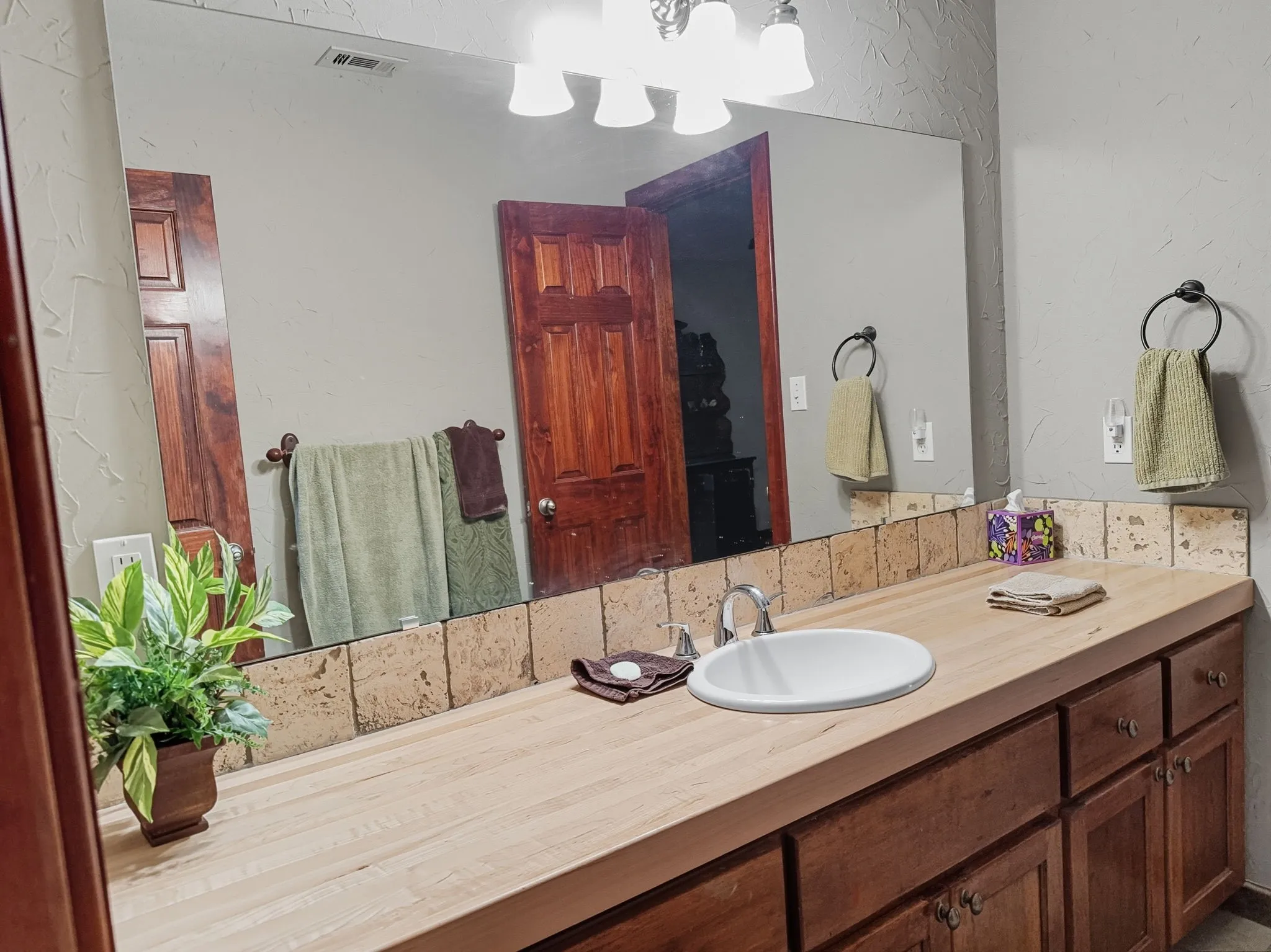 Single Family Residence For Sale in Hamilton County , 725 County Road 300, Hamilton, Texas 76531, 4 Bedroom, 4 Bathroom, Garage spaces, 3,346 Sqft, built in 1990, mls#21083742, Real Estate Agent in Hamilton, Homes For Sale in Hamilton county, Homes For Sale in Hamilton, Realtor in Hamilton Texas, Real Estate Brokerage Independent Realty Texas, Luminita Cordes Realtor