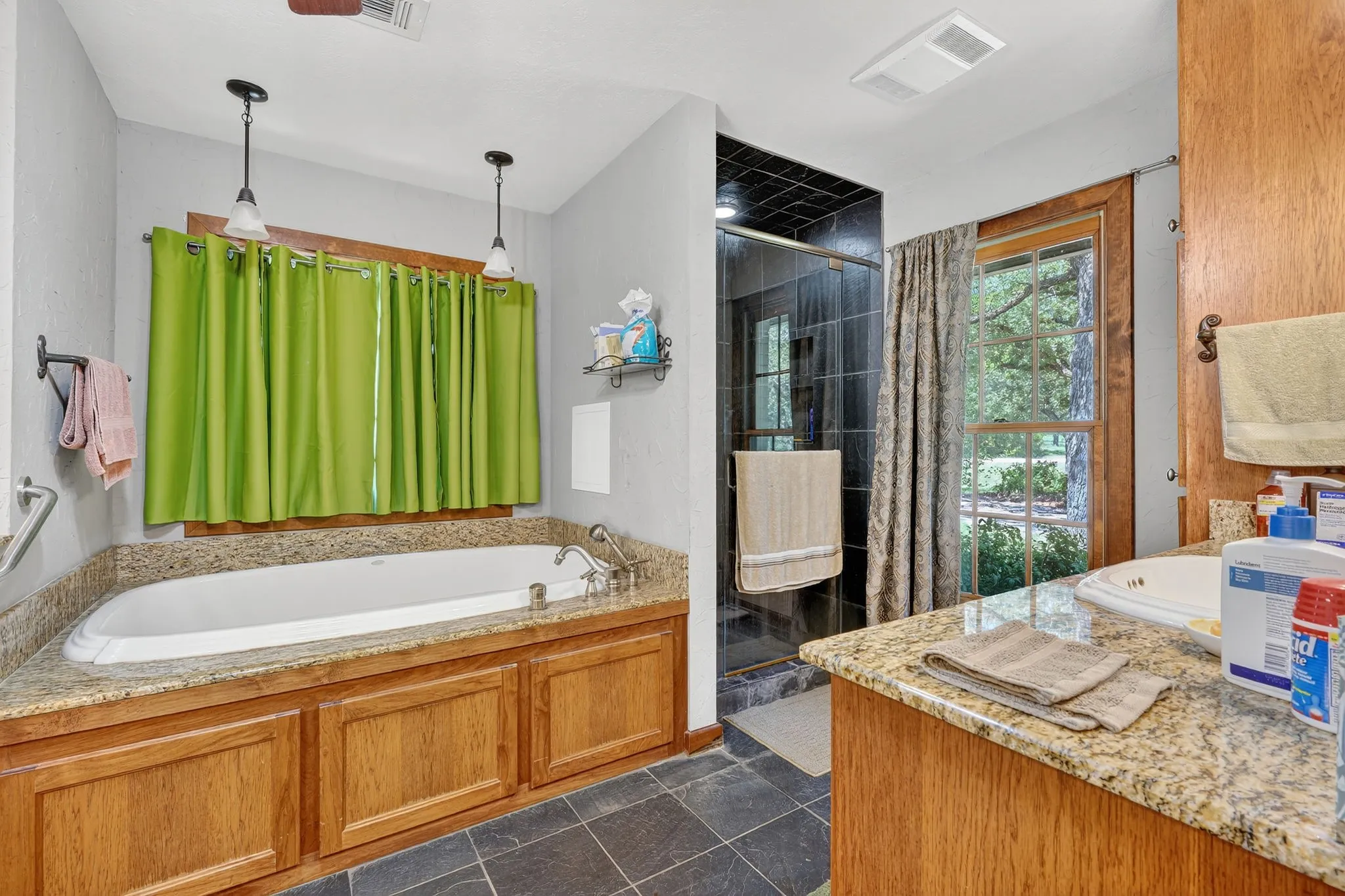Single Family Residence For Sale in Hamilton County , 725 County Road 300, Hamilton, Texas 76531, 4 Bedroom, 4 Bathroom, Garage spaces, 3,346 Sqft, built in 1990, mls#21083742, Real Estate Agent in Hamilton, Homes For Sale in Hamilton county, Homes For Sale in Hamilton, Realtor in Hamilton Texas, Real Estate Brokerage Independent Realty Texas, Luminita Cordes Realtor