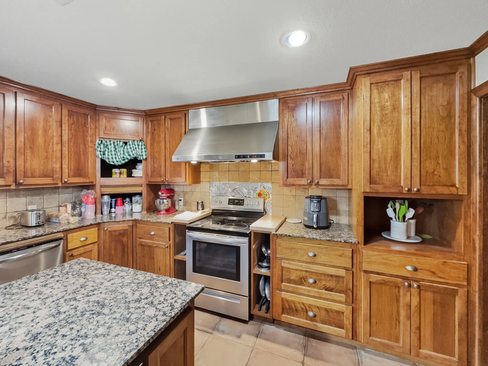 Single Family Residence For Sale in Hamilton County , 725 County Road 300, Hamilton, Texas 76531, 4 Bedroom, 4 Bathroom, Garage spaces, 3,346 Sqft, built in 1990, mls#21083742, Real Estate Agent in Hamilton, Homes For Sale in Hamilton county, Homes For Sale in Hamilton, Realtor in Hamilton Texas, Real Estate Brokerage Independent Realty Texas, Luminita Cordes Realtor