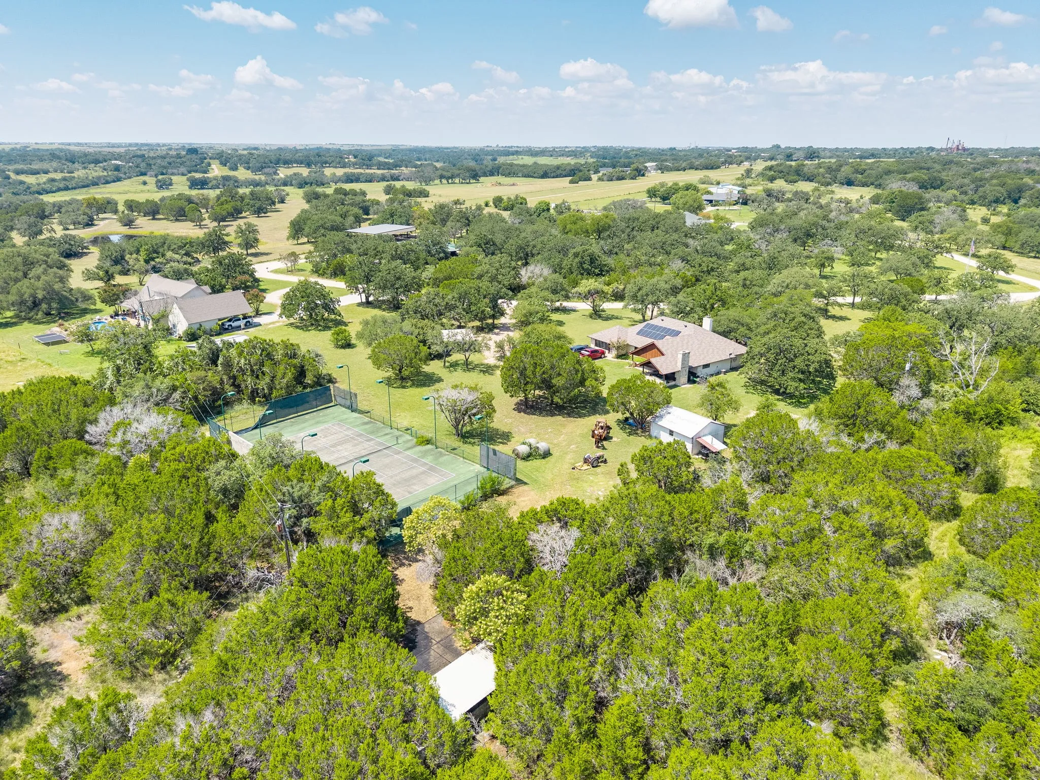 Single Family Residence For Sale in Hamilton County , 725 County Road 300, Hamilton, Texas 76531, 4 Bedroom, 4 Bathroom, Garage spaces, 3,346 Sqft, built in 1990, mls#21083742, Real Estate Agent in Hamilton, Homes For Sale in Hamilton county, Homes For Sale in Hamilton, Realtor in Hamilton Texas, Real Estate Brokerage Independent Realty Texas, Luminita Cordes Realtor