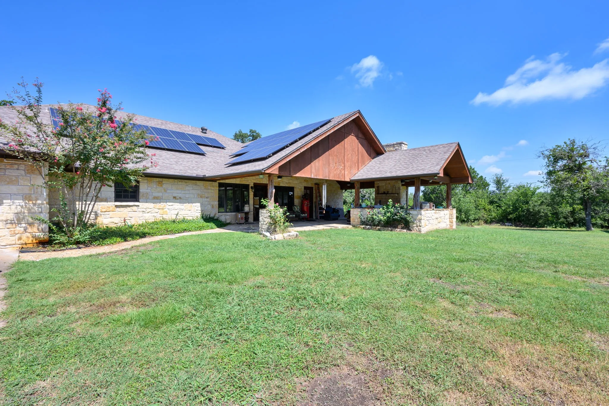 Single Family Residence For Sale in Hamilton County , 725 County Road 300, Hamilton, Texas 76531, 4 Bedroom, 4 Bathroom, Garage spaces, 3,346 Sqft, built in 1990, mls#21083742, Real Estate Agent in Hamilton, Homes For Sale in Hamilton county, Homes For Sale in Hamilton, Realtor in Hamilton Texas, Real Estate Brokerage Independent Realty Texas, Luminita Cordes Realtor