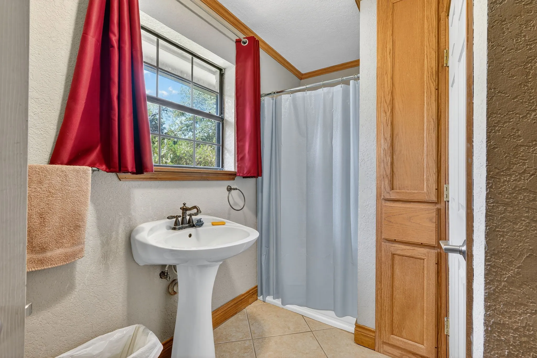 Single Family Residence For Sale in Hamilton County , 725 County Road 300, Hamilton, Texas 76531, 4 Bedroom, 4 Bathroom, Garage spaces, 3,346 Sqft, built in 1990, mls#21083742, Real Estate Agent in Hamilton, Homes For Sale in Hamilton county, Homes For Sale in Hamilton, Realtor in Hamilton Texas, Real Estate Brokerage Independent Realty Texas, Luminita Cordes Realtor