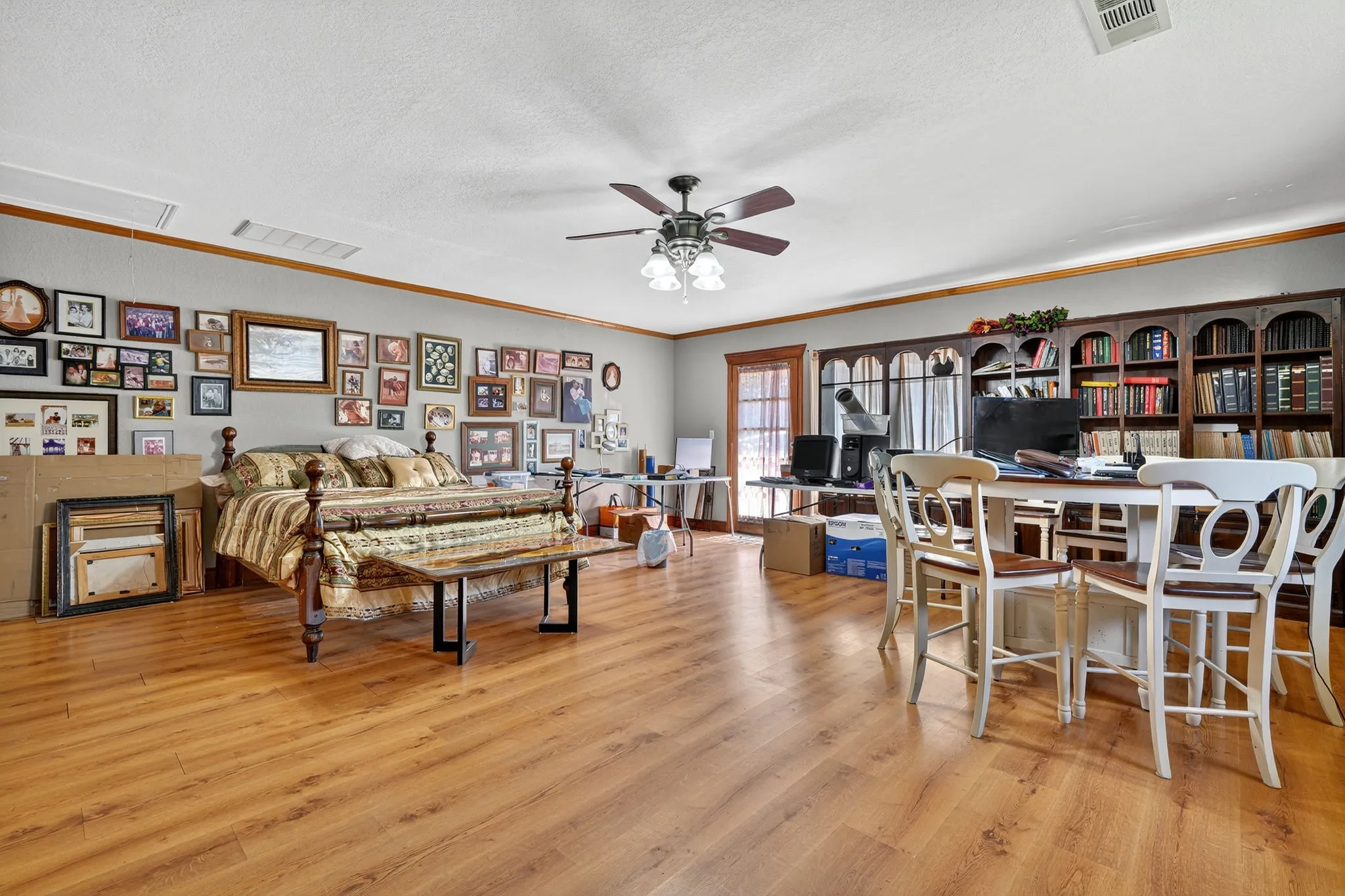 Single Family Residence For Sale in Hamilton County , 725 County Road 300, Hamilton, Texas 76531, 4 Bedroom, 4 Bathroom, Garage spaces, 3,346 Sqft, built in 1990, mls#21083742, Real Estate Agent in Hamilton, Homes For Sale in Hamilton county, Homes For Sale in Hamilton, Realtor in Hamilton Texas, Real Estate Brokerage Independent Realty Texas, Luminita Cordes Realtor