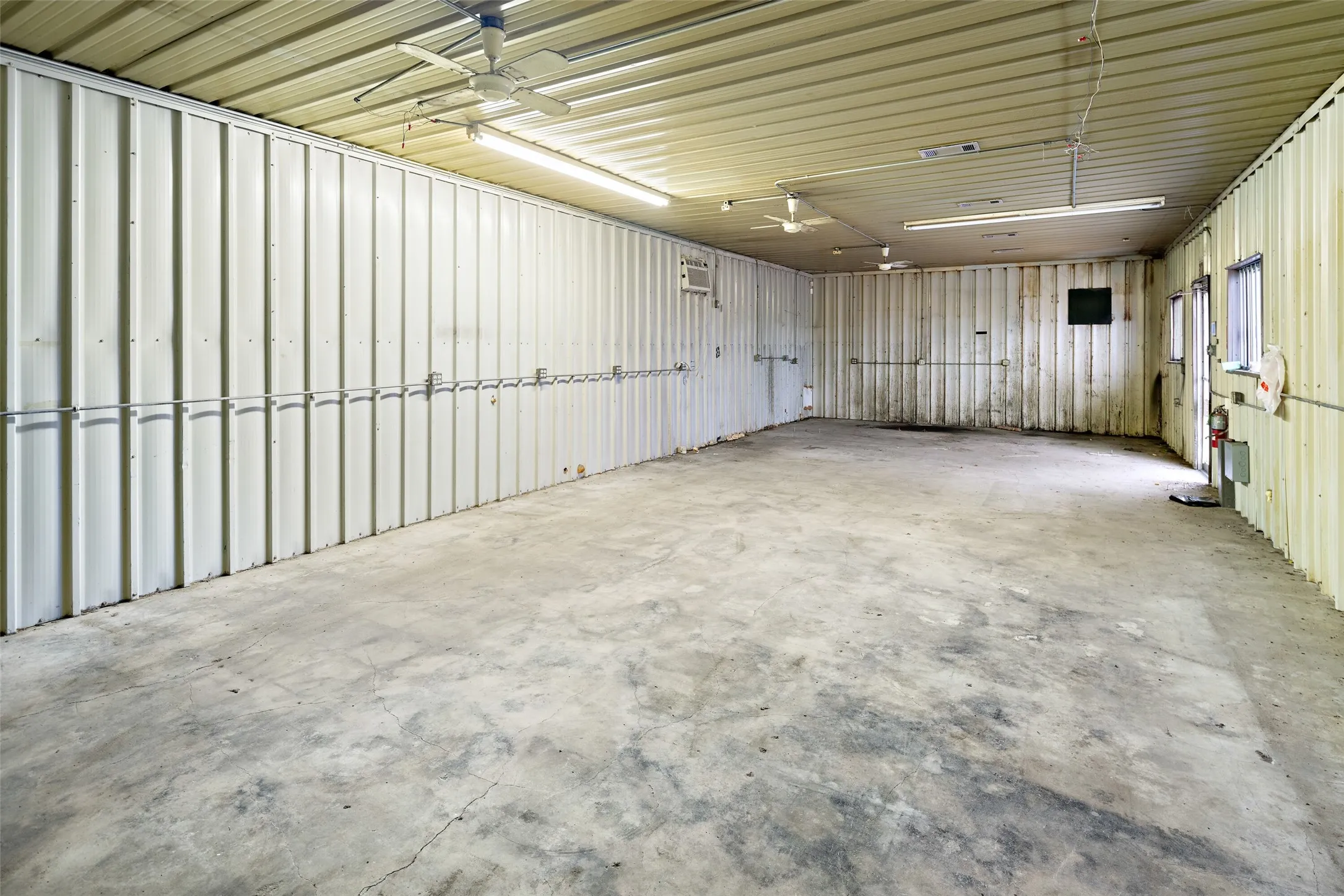 Retail For Sale in Collin County , 7504 Sam Rayburn Highway, Anna, Texas 75409, 0, 0, Garage spaces, 0 Sqft, built in 1995, Preowned, mls#21062509, Real Estate Agent in Anna, Homes For Sale in Collin county, Homes For Sale in Anna, Realtor in Anna Texas, Real Estate Brokerage Independent Realty Texas, Luminita Cordes Realtor