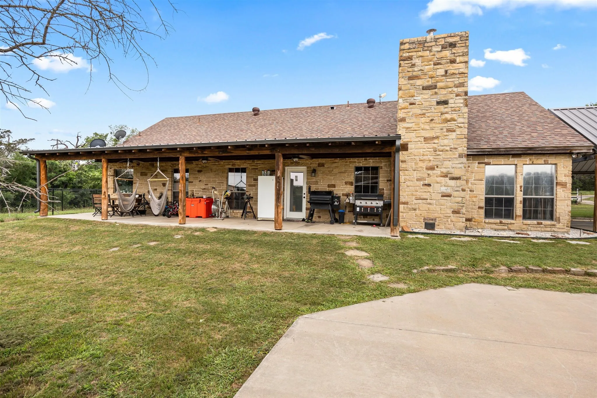 Single Family Residence For Sale in Somervell County , 5106 Fm 51, Glen Rose, Texas 76043, 3 Bedroom, 2 Bathroom, Garage spaces, 1,860 Sqft, built in 2001, mls#21083636, Real Estate Agent in Glen Rose, Homes For Sale in Somervell county, Homes For Sale in Glen Rose, Realtor in Glen Rose Texas, Real Estate Brokerage Independent Realty Texas, Luminita Cordes Realtor