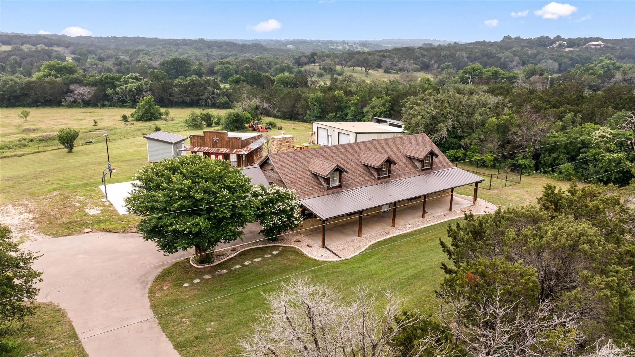 Single Family Residence For Sale in Somervell County , 5106 Fm 51, Glen Rose, Texas 76043, 3 Bedroom, 2 Bathroom, Garage spaces, 1,860 Sqft, built in 2001, mls#21083636, Real Estate Agent in Glen Rose, Homes For Sale in Somervell county, Homes For Sale in Glen Rose, Realtor in Glen Rose Texas, Real Estate Brokerage Independent Realty Texas, Luminita Cordes Realtor