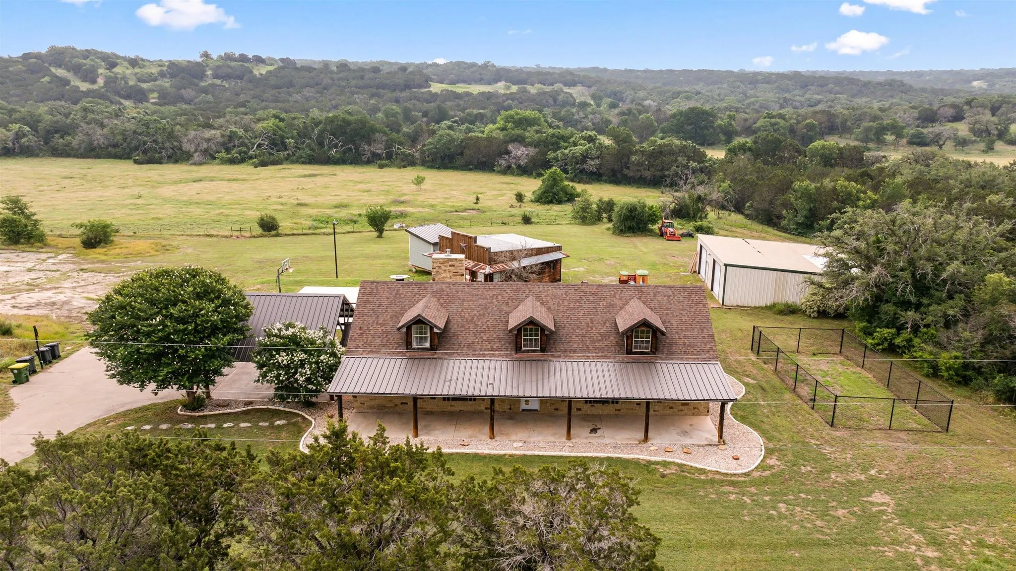 Single Family Residence For Sale in Somervell County , 5106 Fm 51, Glen Rose, Texas 76043, 3 Bedroom, 2 Bathroom, Garage spaces, 1,860 Sqft, built in 2001, mls#21083636, Real Estate Agent in Glen Rose, Homes For Sale in Somervell county, Homes For Sale in Glen Rose, Realtor in Glen Rose Texas, Real Estate Brokerage Independent Realty Texas, Luminita Cordes Realtor