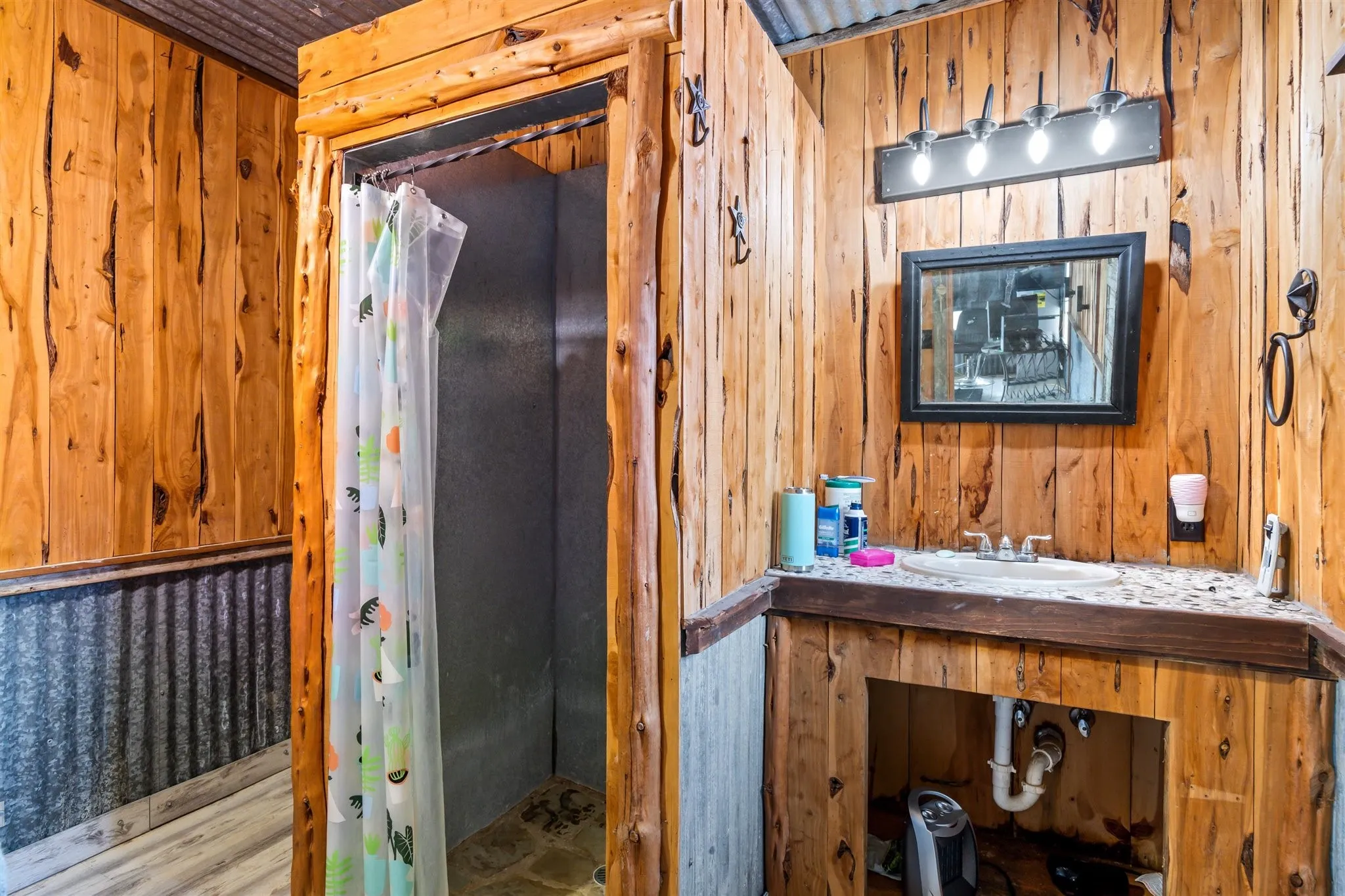 Full Bath in Game Room