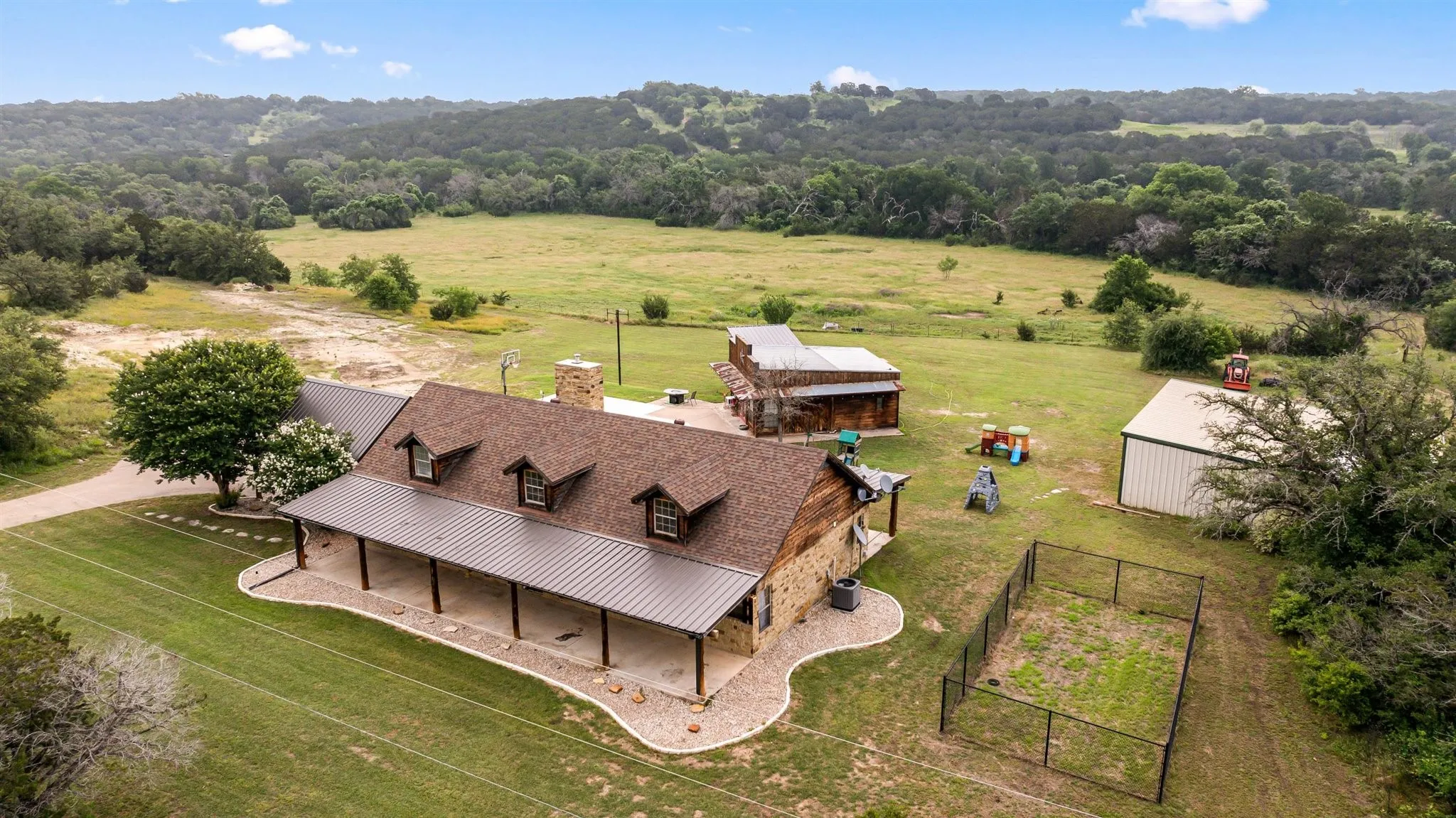 Single Family Residence For Sale in Somervell County , 5106 Fm 51, Glen Rose, Texas 76043, 3 Bedroom, 2 Bathroom, Garage spaces, 1,860 Sqft, built in 2001, mls#21083636, Real Estate Agent in Glen Rose, Homes For Sale in Somervell county, Homes For Sale in Glen Rose, Realtor in Glen Rose Texas, Real Estate Brokerage Independent Realty Texas, Luminita Cordes Realtor