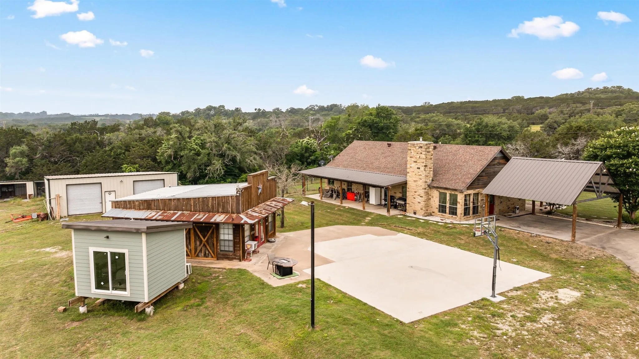 Single Family Residence For Sale in Somervell County , 5106 Fm 51, Glen Rose, Texas 76043, 3 Bedroom, 2 Bathroom, Garage spaces, 1,860 Sqft, built in 2001, mls#21083636, Real Estate Agent in Glen Rose, Homes For Sale in Somervell county, Homes For Sale in Glen Rose, Realtor in Glen Rose Texas, Real Estate Brokerage Independent Realty Texas, Luminita Cordes Realtor