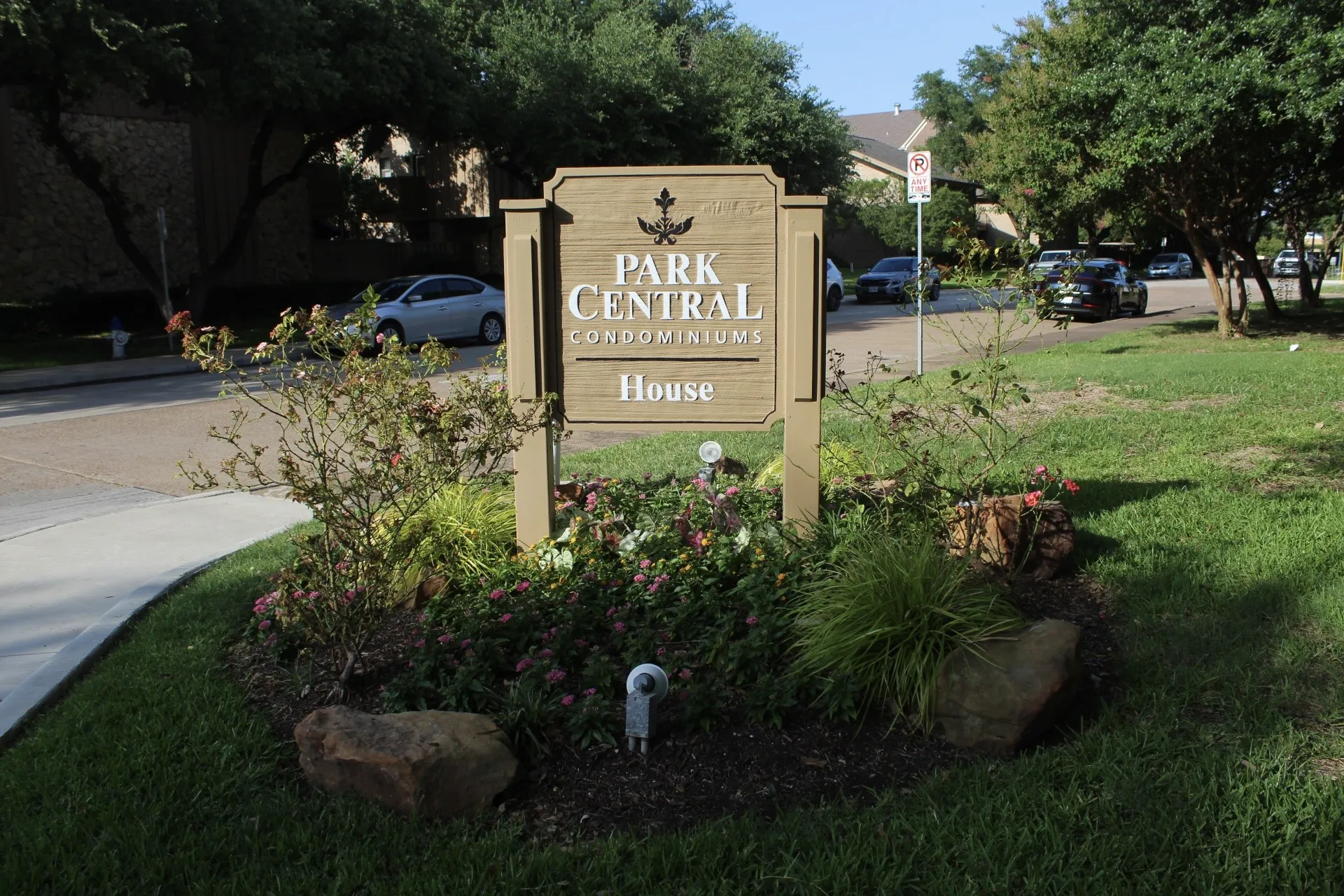 Community sign featuring a yard