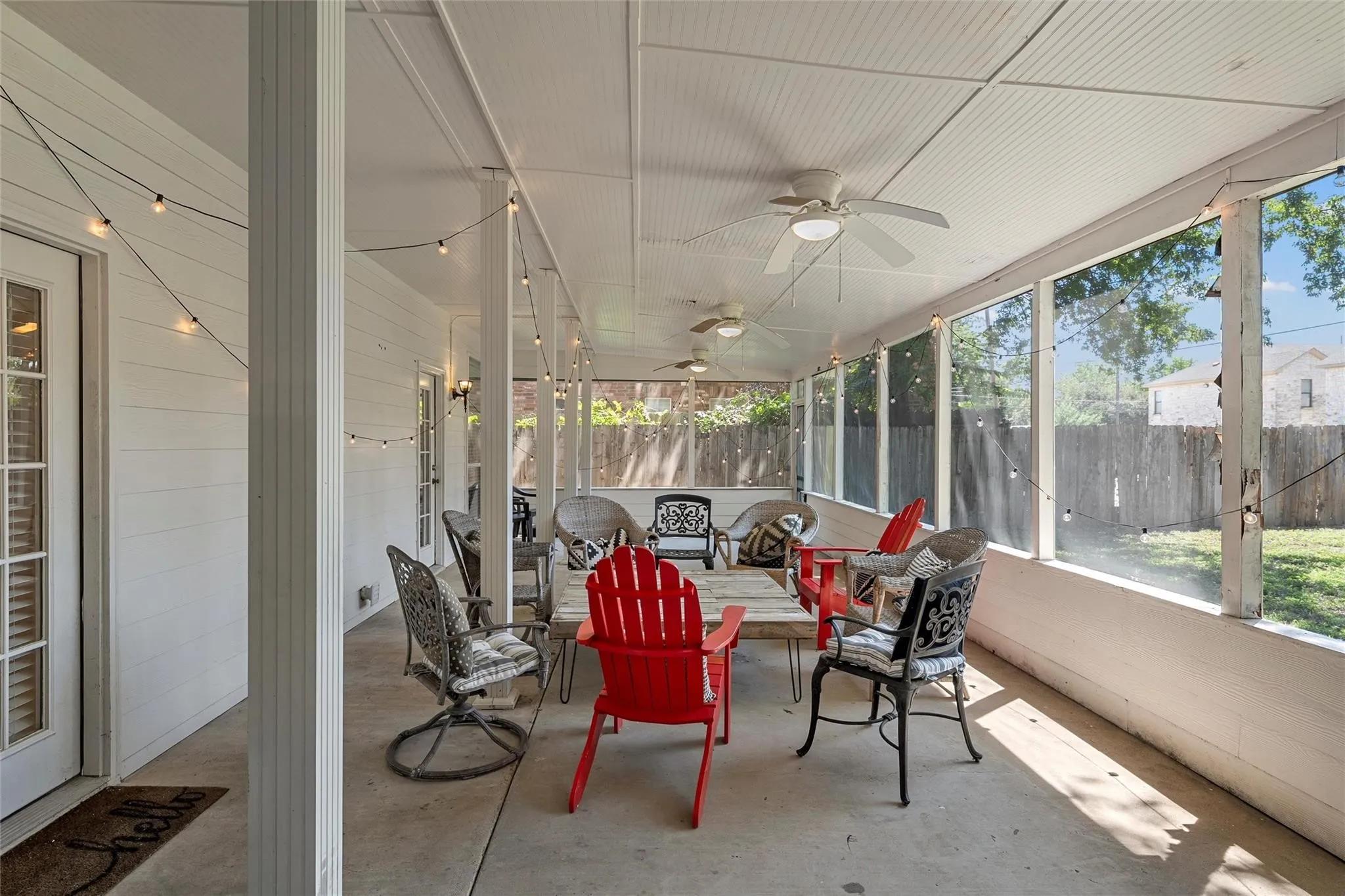 Sunroom with ceiling fan