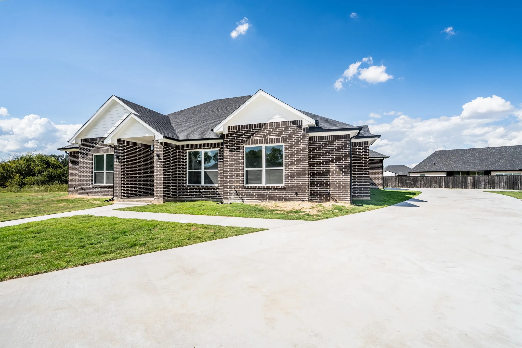 Single Family Residence For Sale in Hopkins County , 2147 Heath Street, Sulphur Springs, Texas 75482, 4 Bedroom, 4 Bathroom, 2 Garage spaces, 2,867 Sqft, built in 2025, New Construction - Complete, mls#21083723, Real Estate Agent in Sulphur Springs, Homes For Sale in Hopkins county, Homes For Sale in Sulphur Springs, Realtor in Sulphur Springs Texas, Real Estate Brokerage Independent Realty Texas, Luminita Cordes Realtor
