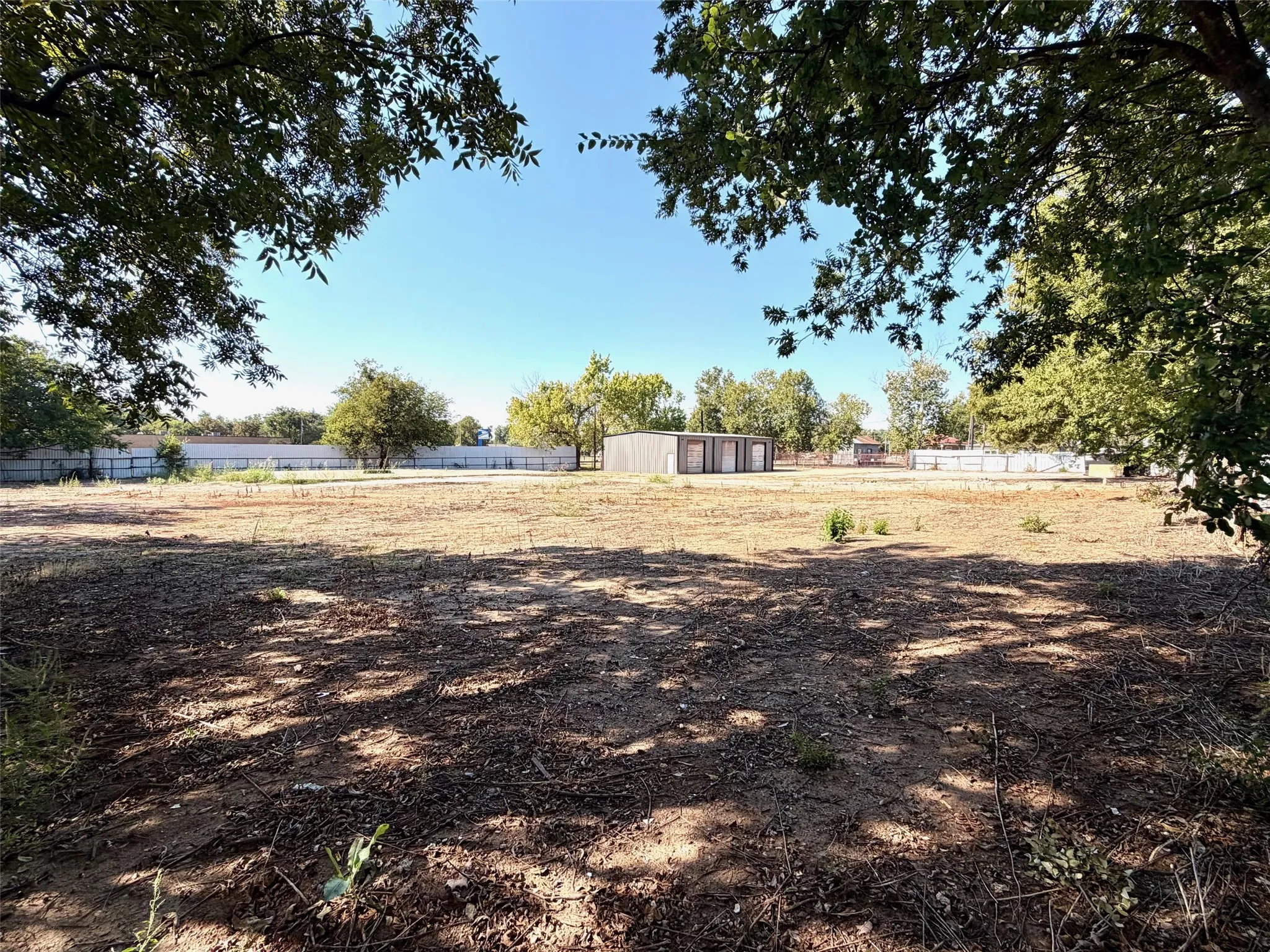 View of yard with an outdoor structure