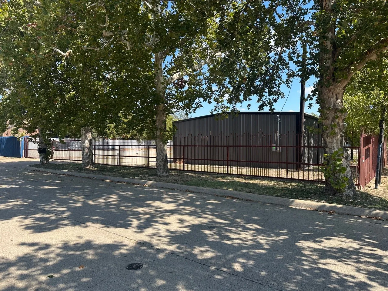 Warehouse For Sale in Hood County , 614 N Crockett Street, Granbury, Texas 76048, 0, 0, Garage spaces, 2,400 Sqft, built in 1971, mls#21076091, Real Estate Agent in Granbury, Homes For Sale in Hood county, Homes For Sale in Granbury, Realtor in Granbury Texas, Real Estate Brokerage Independent Realty Texas, Luminita Cordes Realtor
