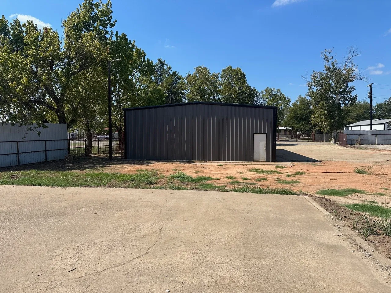 Warehouse For Sale in Hood County , 614 N Crockett Street, Granbury, Texas 76048, 0, 0, Garage spaces, 2,400 Sqft, built in 1971, mls#21076091, Real Estate Agent in Granbury, Homes For Sale in Hood county, Homes For Sale in Granbury, Realtor in Granbury Texas, Real Estate Brokerage Independent Realty Texas, Luminita Cordes Realtor