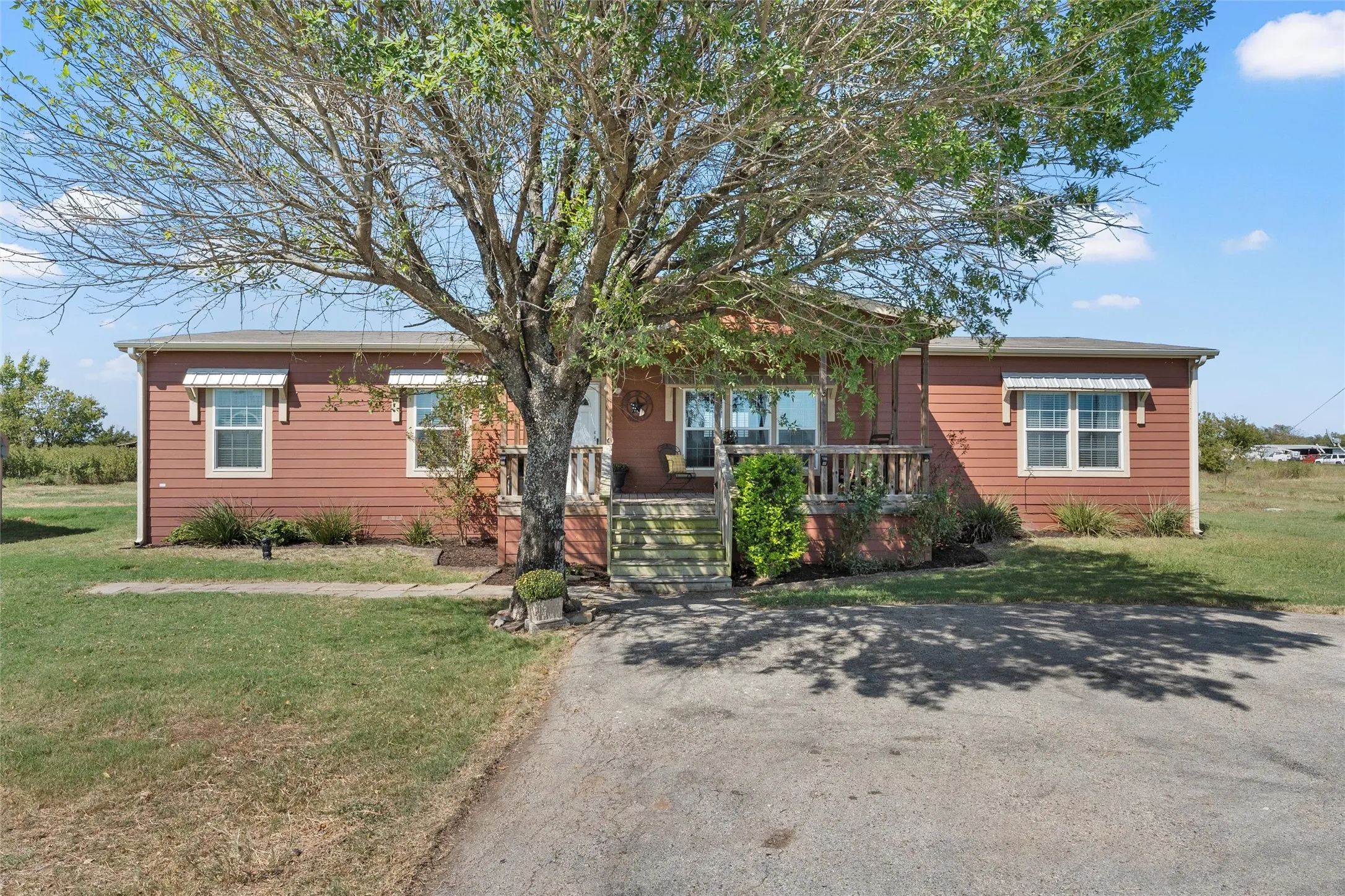 View of front facade featuring a front lawn and a porch