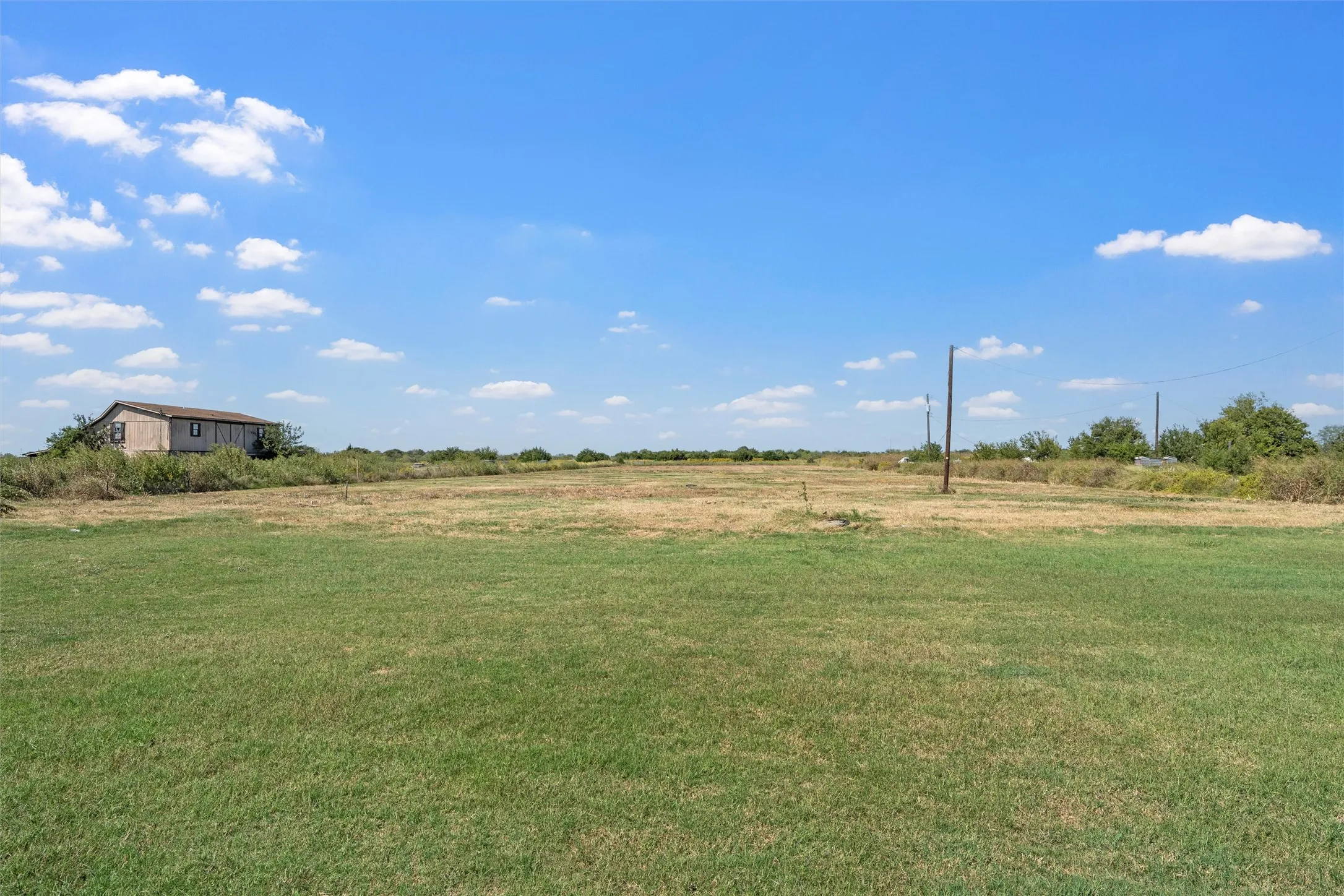 View of green lawn with a view of rural / pastoral area