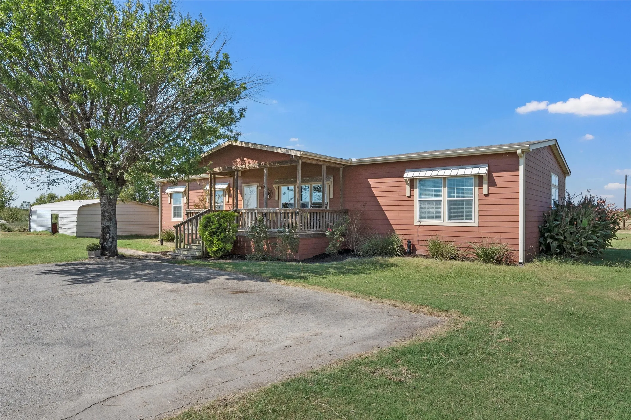 Ranch-style home with a front lawn and a porch