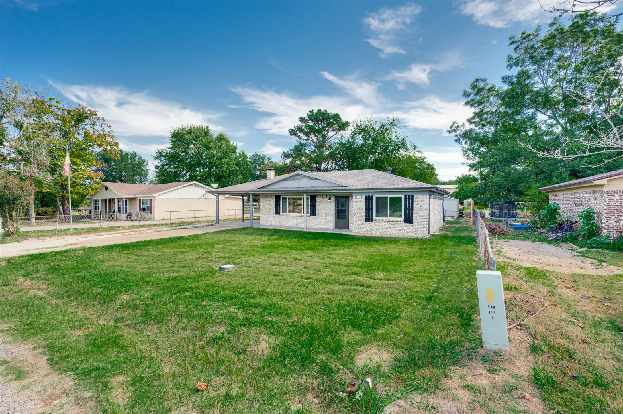 Single Family Residence For Sale in Lamar County , 130 Wright Drive, Blossom, Texas 75416, 3 Bedroom, 2 Bathroom, Garage spaces, 1,068 Sqft, built in 0, Preowned, mls#21082783, Real Estate Agent in Blossom, Homes For Sale in Lamar county, Homes For Sale in Blossom, Realtor in Blossom Texas, Real Estate Brokerage Independent Realty Texas, Luminita Cordes Realtor