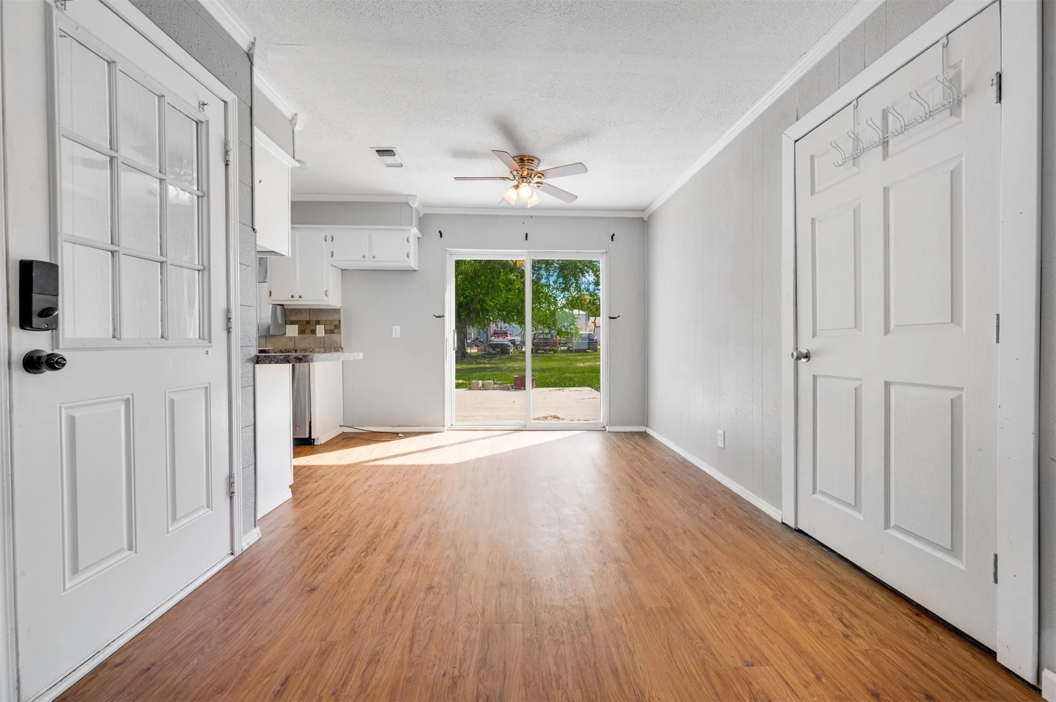 Single Family Residence For Sale in Lamar County , 130 Wright Drive, Blossom, Texas 75416, 3 Bedroom, 2 Bathroom, Garage spaces, 1,068 Sqft, built in 0, Preowned, mls#21082783, Real Estate Agent in Blossom, Homes For Sale in Lamar county, Homes For Sale in Blossom, Realtor in Blossom Texas, Real Estate Brokerage Independent Realty Texas, Luminita Cordes Realtor