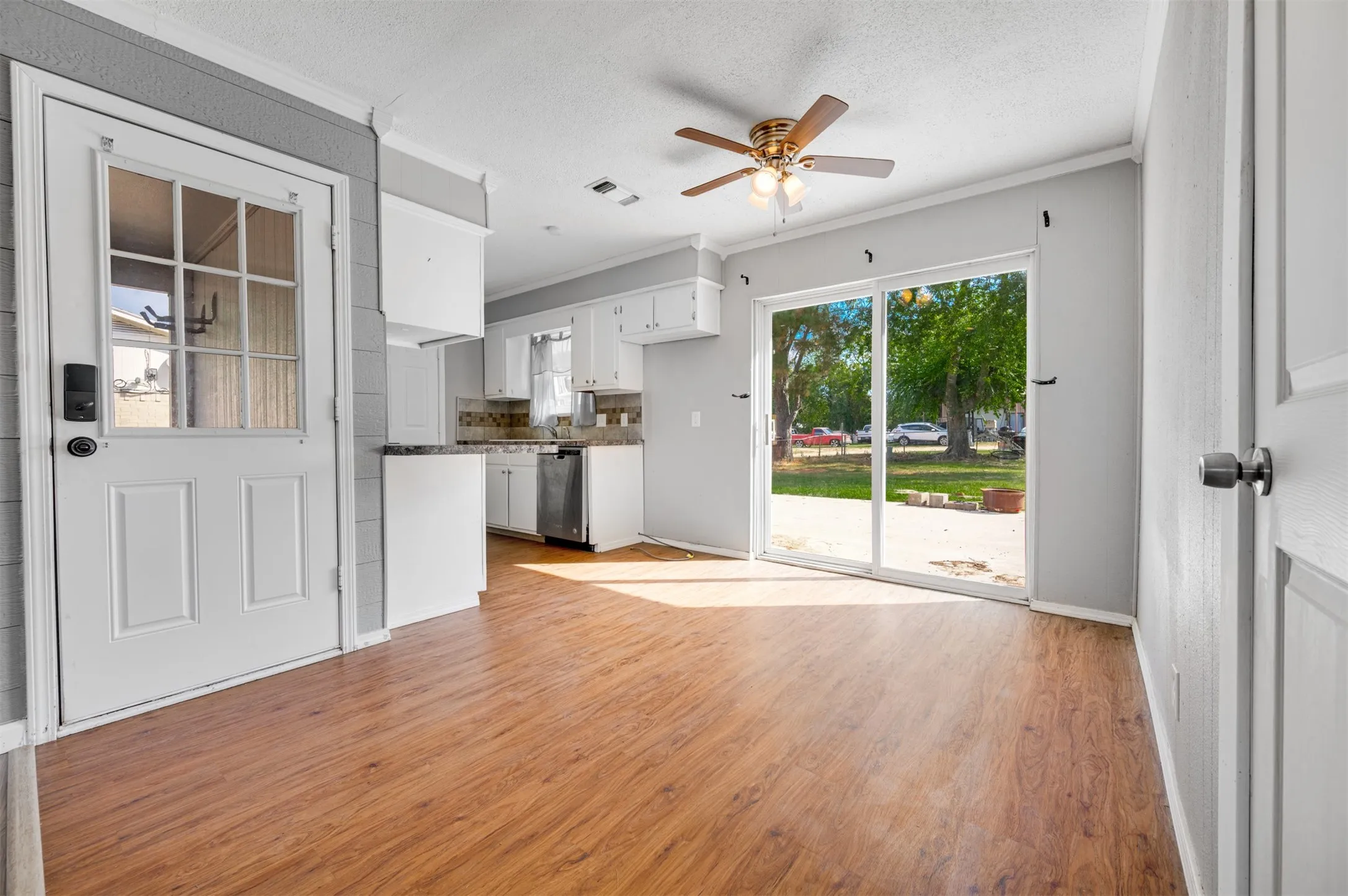 Single Family Residence For Sale in Lamar County , 130 Wright Drive, Blossom, Texas 75416, 3 Bedroom, 2 Bathroom, Garage spaces, 1,068 Sqft, built in 0, Preowned, mls#21082783, Real Estate Agent in Blossom, Homes For Sale in Lamar county, Homes For Sale in Blossom, Realtor in Blossom Texas, Real Estate Brokerage Independent Realty Texas, Luminita Cordes Realtor