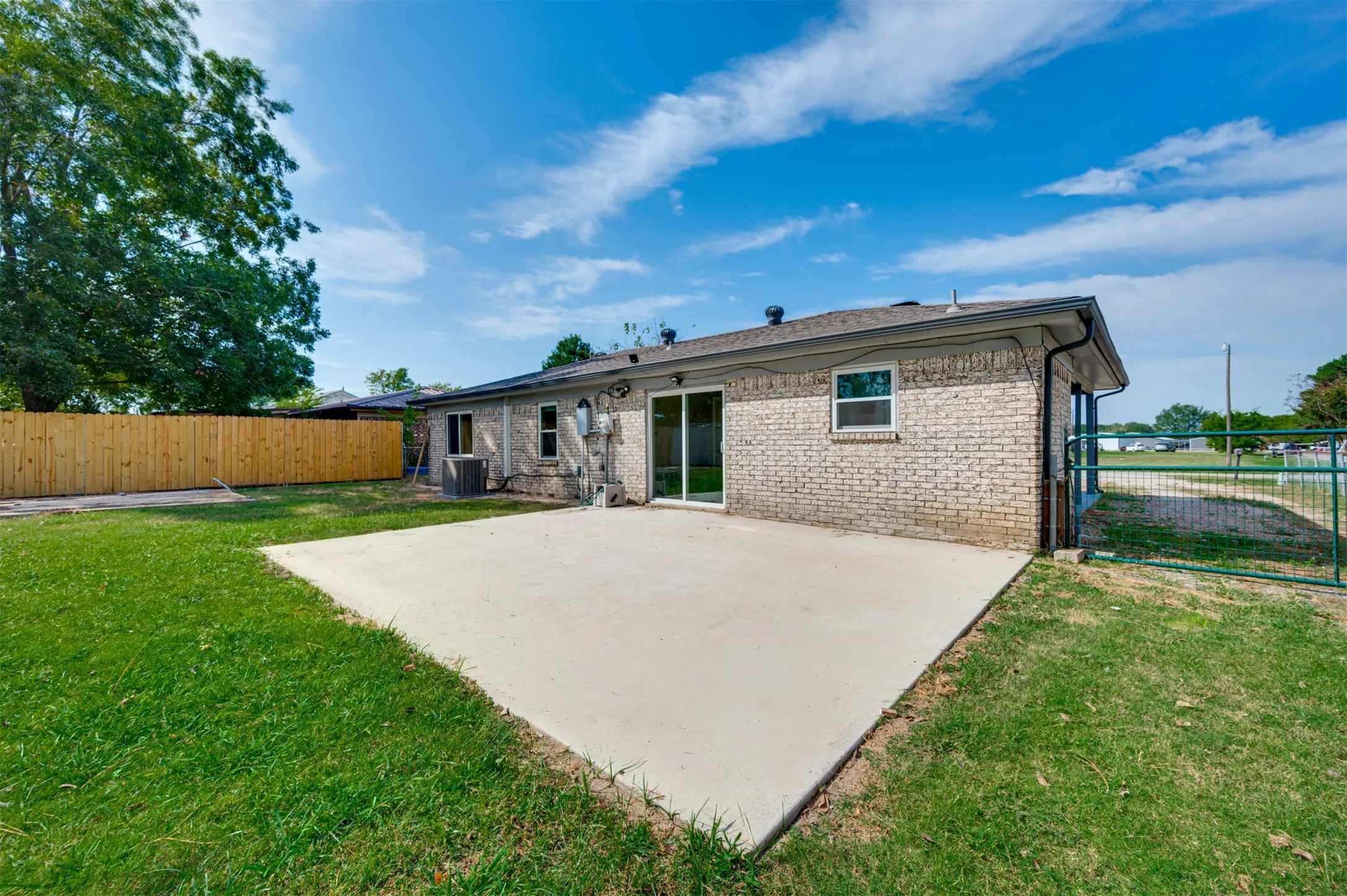 Single Family Residence For Sale in Lamar County , 130 Wright Drive, Blossom, Texas 75416, 3 Bedroom, 2 Bathroom, Garage spaces, 1,068 Sqft, built in 0, Preowned, mls#21082783, Real Estate Agent in Blossom, Homes For Sale in Lamar county, Homes For Sale in Blossom, Realtor in Blossom Texas, Real Estate Brokerage Independent Realty Texas, Luminita Cordes Realtor