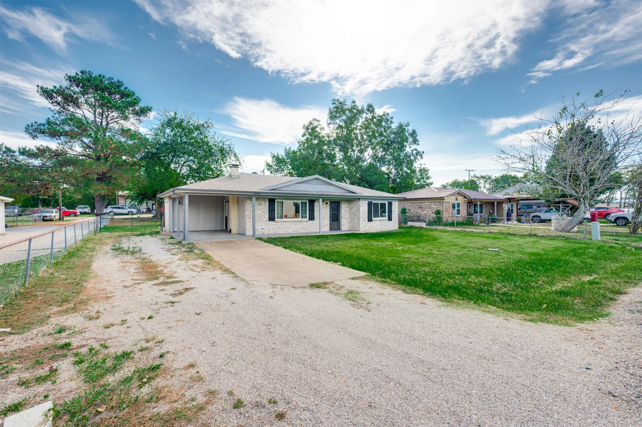 Single Family Residence For Sale in Lamar County , 130 Wright Drive, Blossom, Texas 75416, 3 Bedroom, 2 Bathroom, Garage spaces, 1,068 Sqft, built in 0, Preowned, mls#21082783, Real Estate Agent in Blossom, Homes For Sale in Lamar county, Homes For Sale in Blossom, Realtor in Blossom Texas, Real Estate Brokerage Independent Realty Texas, Luminita Cordes Realtor