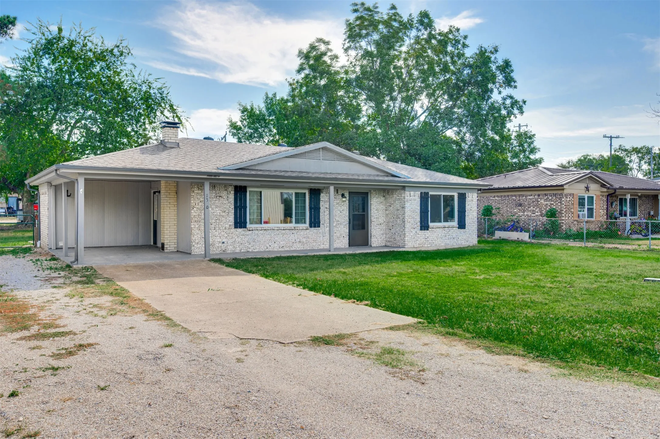 Single Family Residence For Sale in Lamar County , 130 Wright Drive, Blossom, Texas 75416, 3 Bedroom, 2 Bathroom, Garage spaces, 1,068 Sqft, built in 0, Preowned, mls#21082783, Real Estate Agent in Blossom, Homes For Sale in Lamar county, Homes For Sale in Blossom, Realtor in Blossom Texas, Real Estate Brokerage Independent Realty Texas, Luminita Cordes Realtor