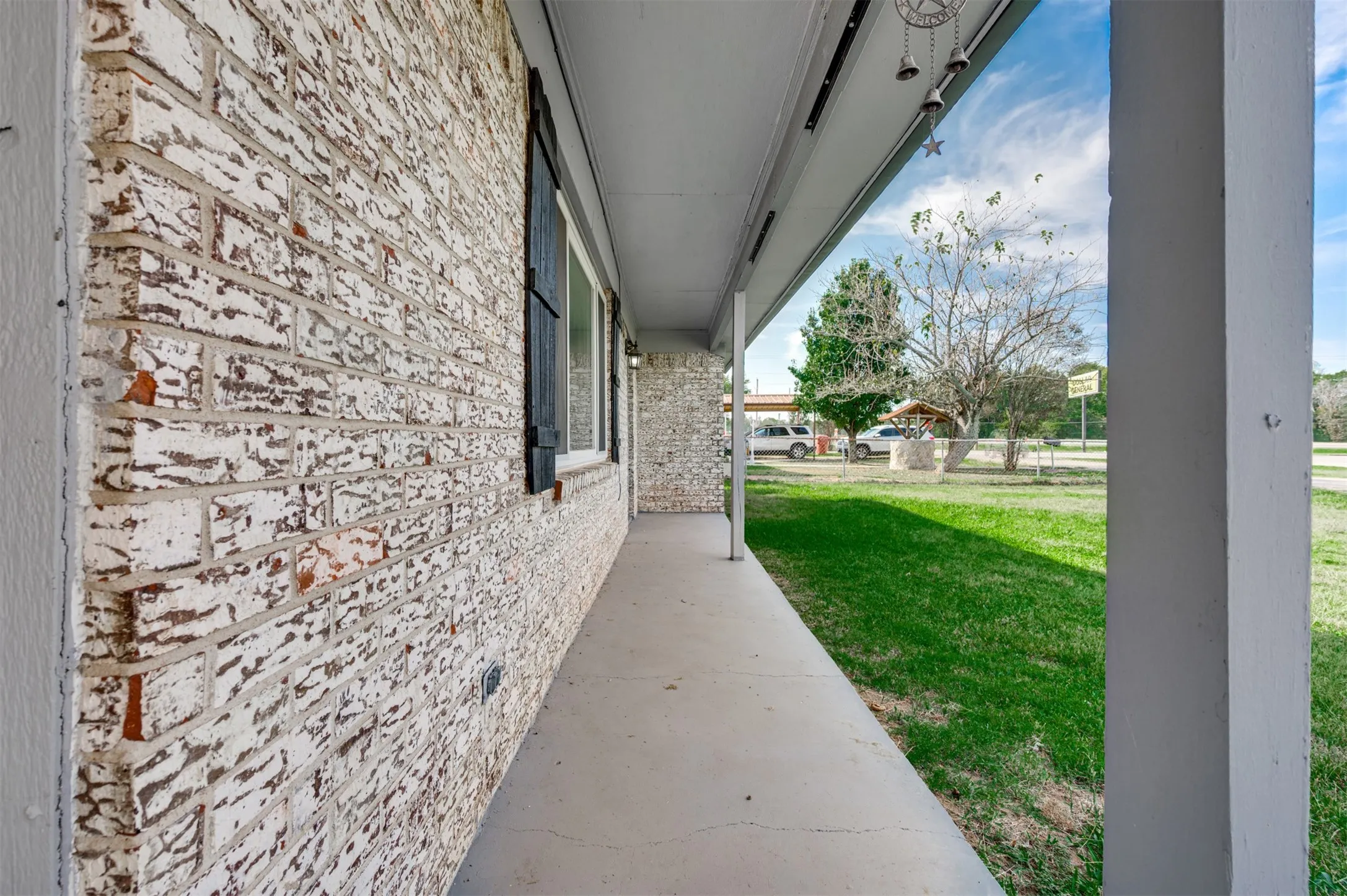 Single Family Residence For Sale in Lamar County , 130 Wright Drive, Blossom, Texas 75416, 3 Bedroom, 2 Bathroom, Garage spaces, 1,068 Sqft, built in 0, Preowned, mls#21082783, Real Estate Agent in Blossom, Homes For Sale in Lamar county, Homes For Sale in Blossom, Realtor in Blossom Texas, Real Estate Brokerage Independent Realty Texas, Luminita Cordes Realtor