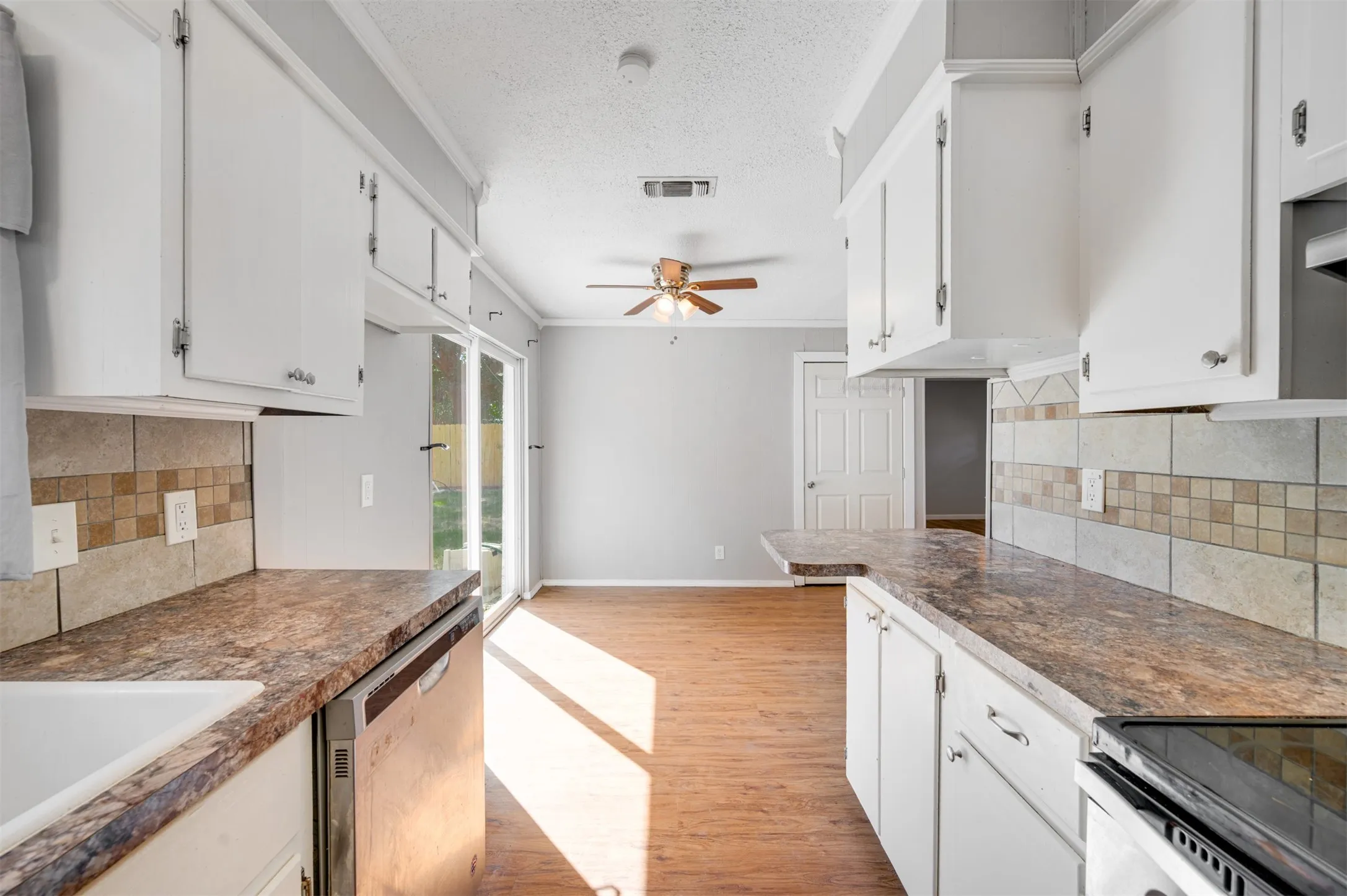 Single Family Residence For Sale in Lamar County , 130 Wright Drive, Blossom, Texas 75416, 3 Bedroom, 2 Bathroom, Garage spaces, 1,068 Sqft, built in 0, Preowned, mls#21082783, Real Estate Agent in Blossom, Homes For Sale in Lamar county, Homes For Sale in Blossom, Realtor in Blossom Texas, Real Estate Brokerage Independent Realty Texas, Luminita Cordes Realtor