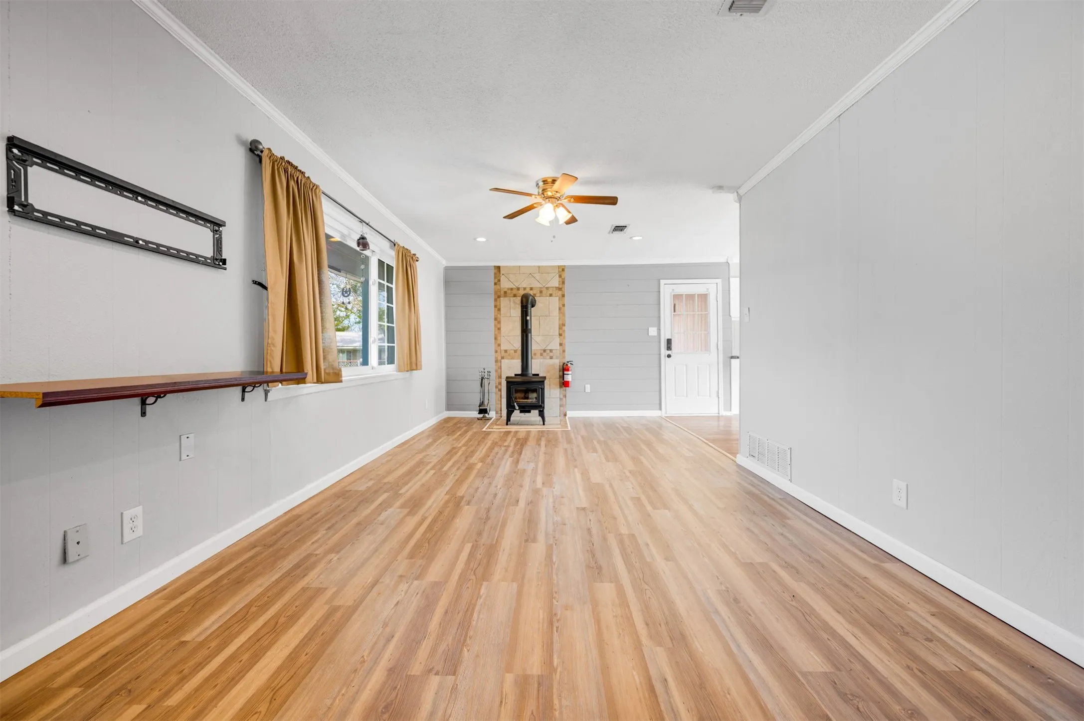 Single Family Residence For Sale in Lamar County , 130 Wright Drive, Blossom, Texas 75416, 3 Bedroom, 2 Bathroom, Garage spaces, 1,068 Sqft, built in 0, Preowned, mls#21082783, Real Estate Agent in Blossom, Homes For Sale in Lamar county, Homes For Sale in Blossom, Realtor in Blossom Texas, Real Estate Brokerage Independent Realty Texas, Luminita Cordes Realtor
