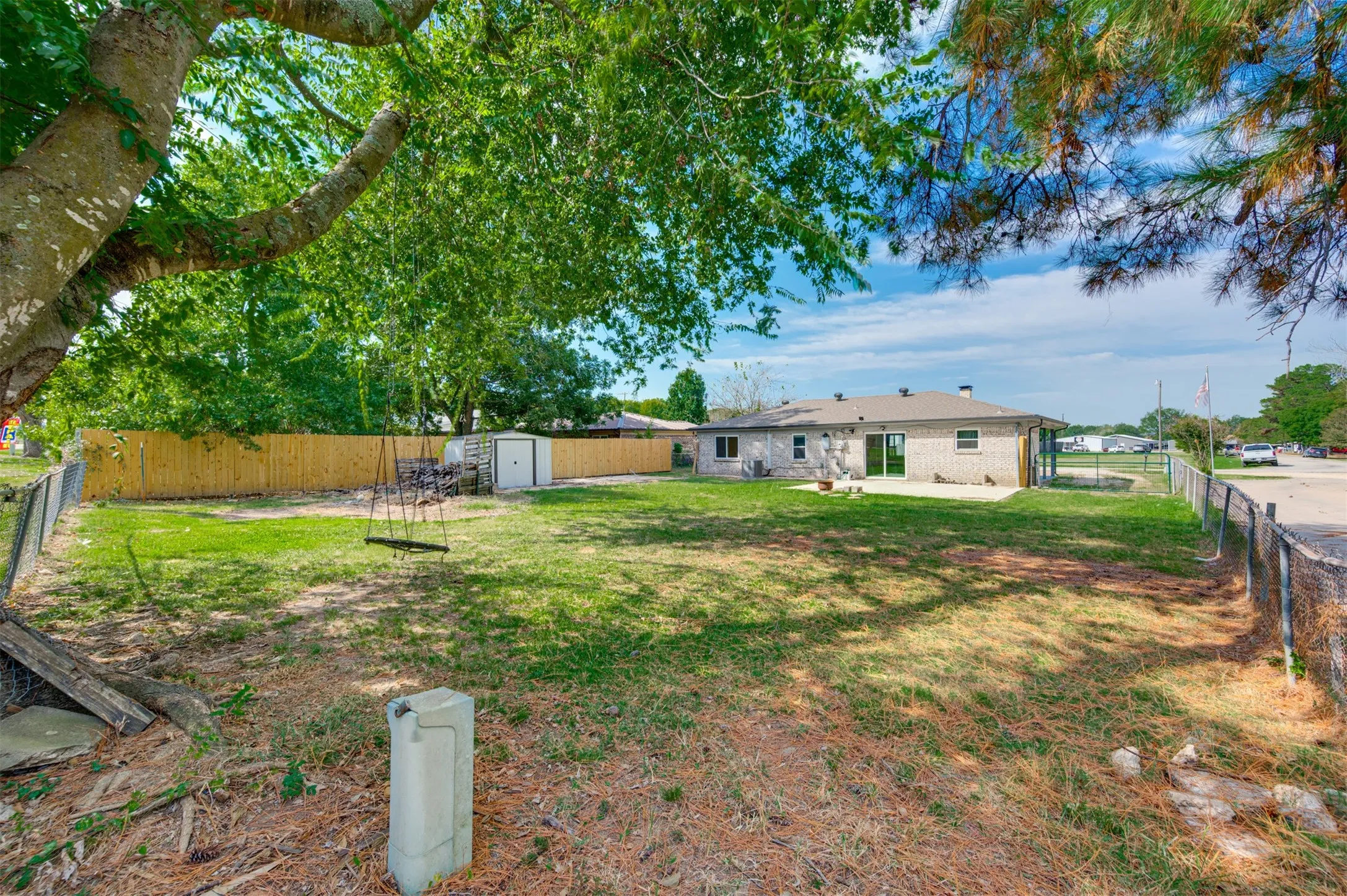 Single Family Residence For Sale in Lamar County , 130 Wright Drive, Blossom, Texas 75416, 3 Bedroom, 2 Bathroom, Garage spaces, 1,068 Sqft, built in 0, Preowned, mls#21082783, Real Estate Agent in Blossom, Homes For Sale in Lamar county, Homes For Sale in Blossom, Realtor in Blossom Texas, Real Estate Brokerage Independent Realty Texas, Luminita Cordes Realtor