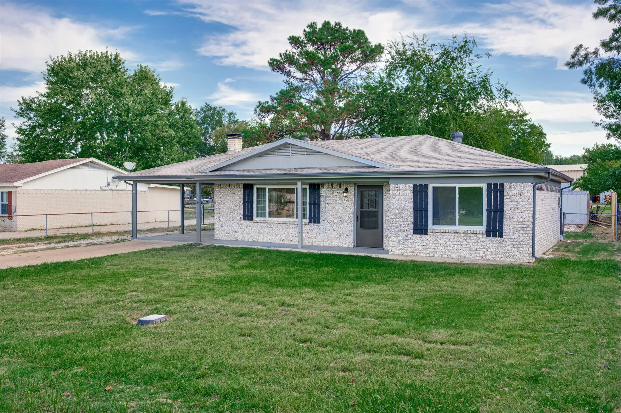 Single Family Residence For Sale in Lamar County , 130 Wright Drive, Blossom, Texas 75416, 3 Bedroom, 2 Bathroom, Garage spaces, 1,068 Sqft, built in 0, Preowned, mls#21082783, Real Estate Agent in Blossom, Homes For Sale in Lamar county, Homes For Sale in Blossom, Realtor in Blossom Texas, Real Estate Brokerage Independent Realty Texas, Luminita Cordes Realtor