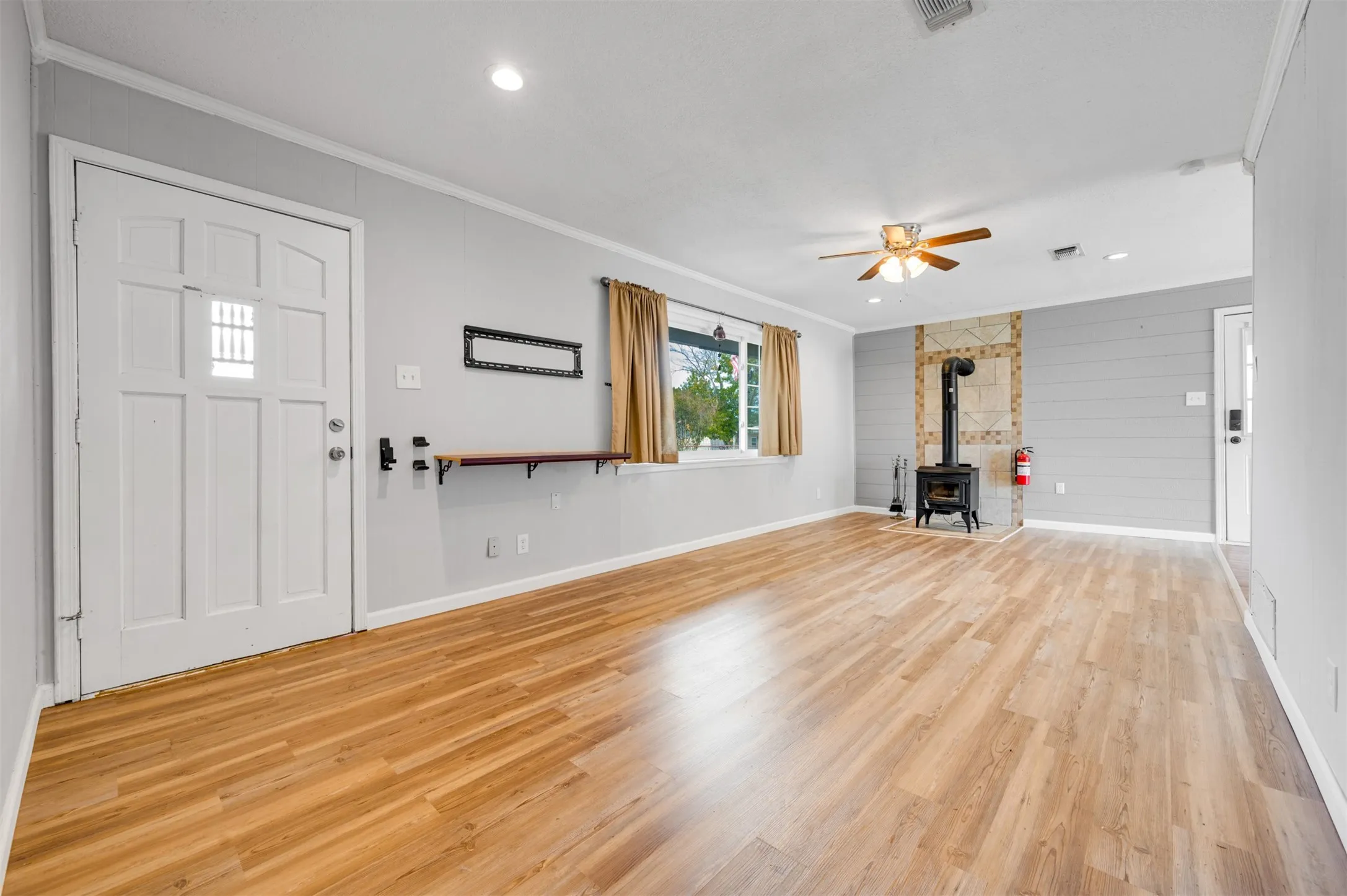 Single Family Residence For Sale in Lamar County , 130 Wright Drive, Blossom, Texas 75416, 3 Bedroom, 2 Bathroom, Garage spaces, 1,068 Sqft, built in 0, Preowned, mls#21082783, Real Estate Agent in Blossom, Homes For Sale in Lamar county, Homes For Sale in Blossom, Realtor in Blossom Texas, Real Estate Brokerage Independent Realty Texas, Luminita Cordes Realtor