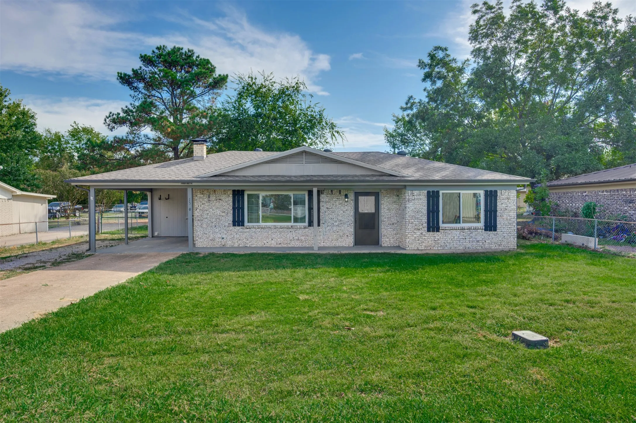 Single Family Residence For Sale in Lamar County , 130 Wright Drive, Blossom, Texas 75416, 3 Bedroom, 2 Bathroom, Garage spaces, 1,068 Sqft, built in 0, Preowned, mls#21082783, Real Estate Agent in Blossom, Homes For Sale in Lamar county, Homes For Sale in Blossom, Realtor in Blossom Texas, Real Estate Brokerage Independent Realty Texas, Luminita Cordes Realtor