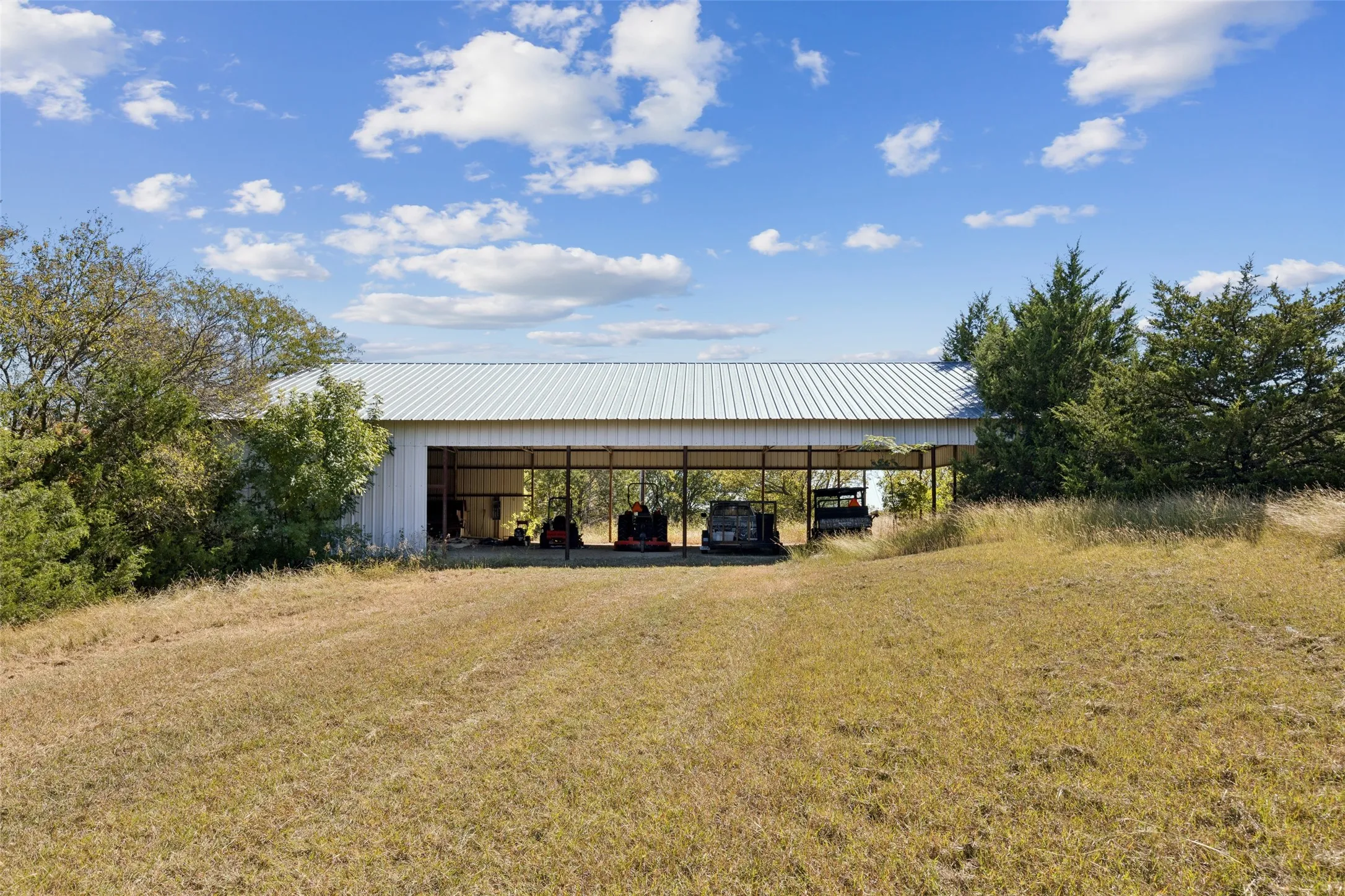Single Family Residence For Sale in Wise County , 2591 Fm 1204, Decatur, Texas 76234, 6 Bedroom, 2 Bathroom, Garage spaces, 14,078 Sqft, built in 1910, Preowned, mls#21079911, Real Estate Agent in Decatur, Homes For Sale in Wise county, Homes For Sale in Decatur, Realtor in Decatur Texas, Real Estate Brokerage Independent Realty Texas, Luminita Cordes Realtor