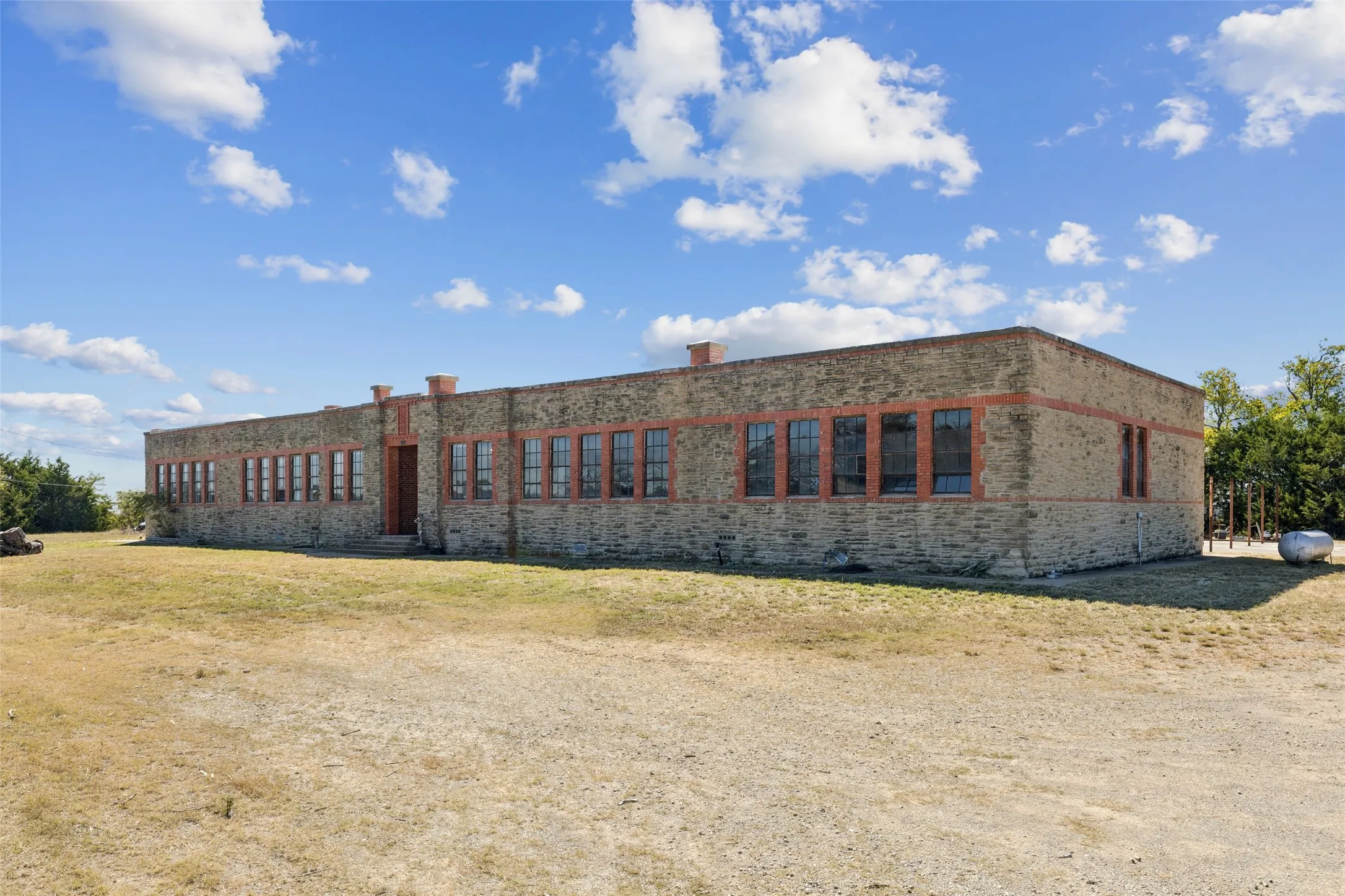 Single Family Residence For Sale in Wise County , 2591 Fm 1204, Decatur, Texas 76234, 6 Bedroom, 2 Bathroom, Garage spaces, 14,078 Sqft, built in 1910, Preowned, mls#21079911, Real Estate Agent in Decatur, Homes For Sale in Wise county, Homes For Sale in Decatur, Realtor in Decatur Texas, Real Estate Brokerage Independent Realty Texas, Luminita Cordes Realtor