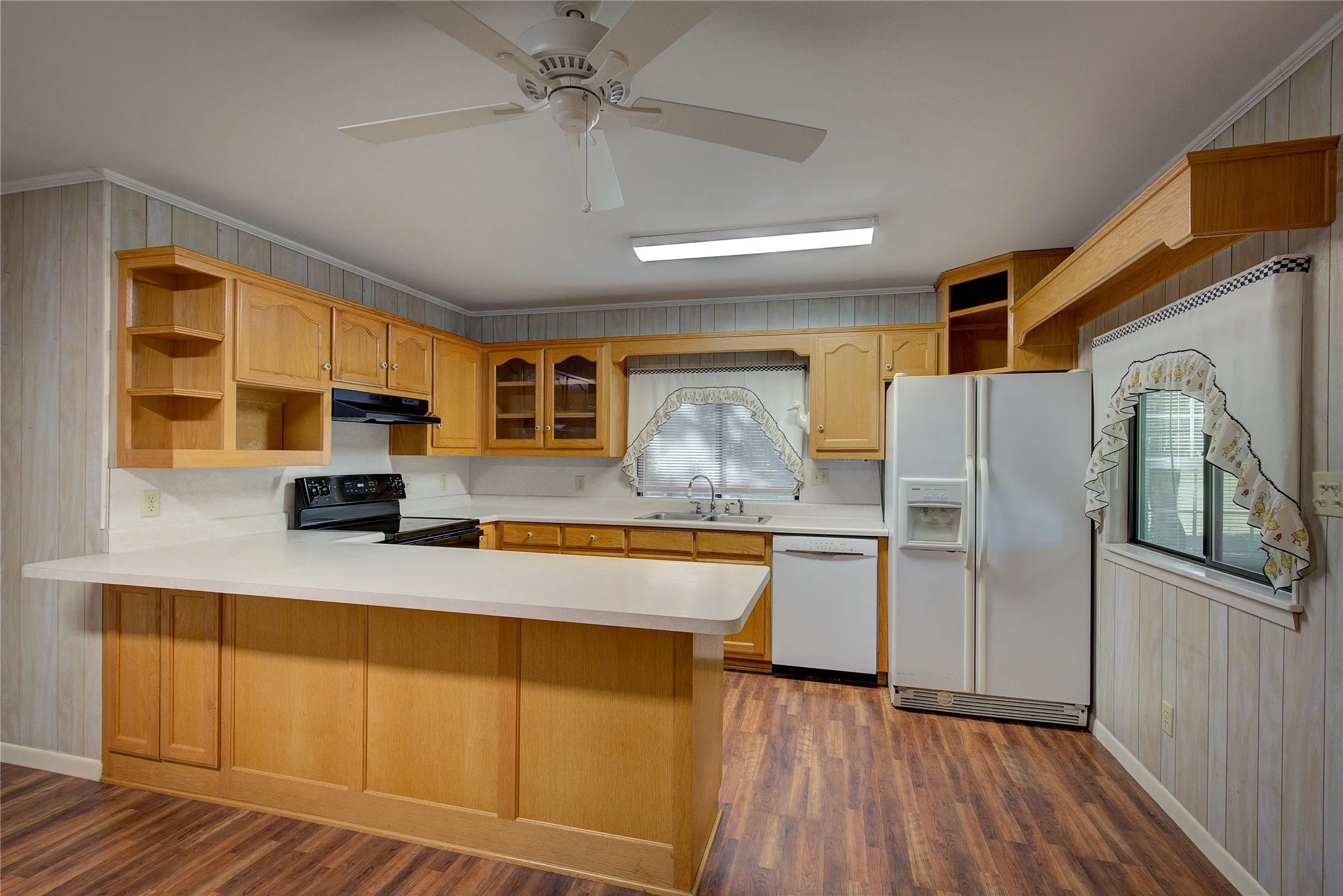 Kitchen has breakfast bar
