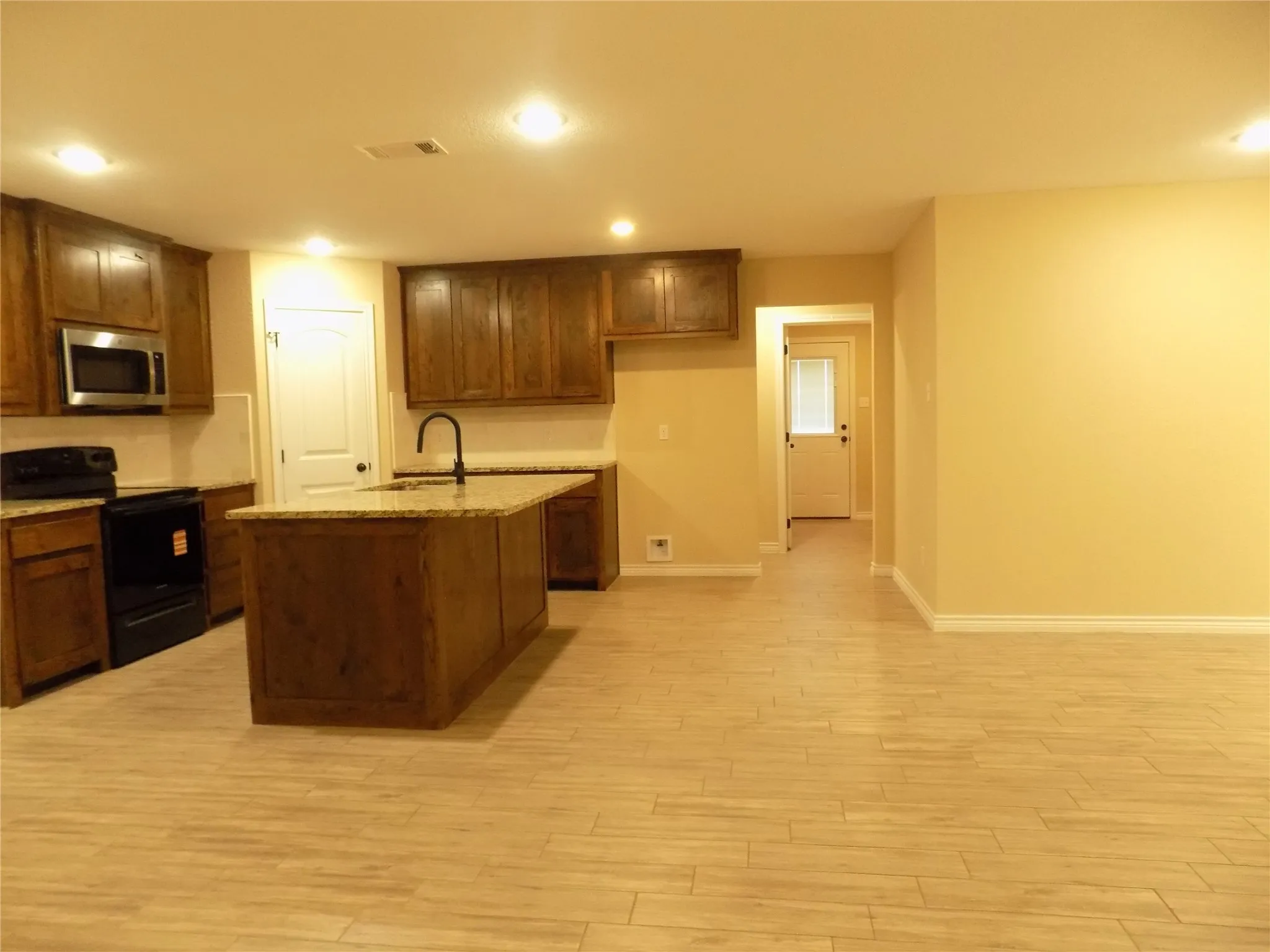 View of kitchen area, very open, lovely