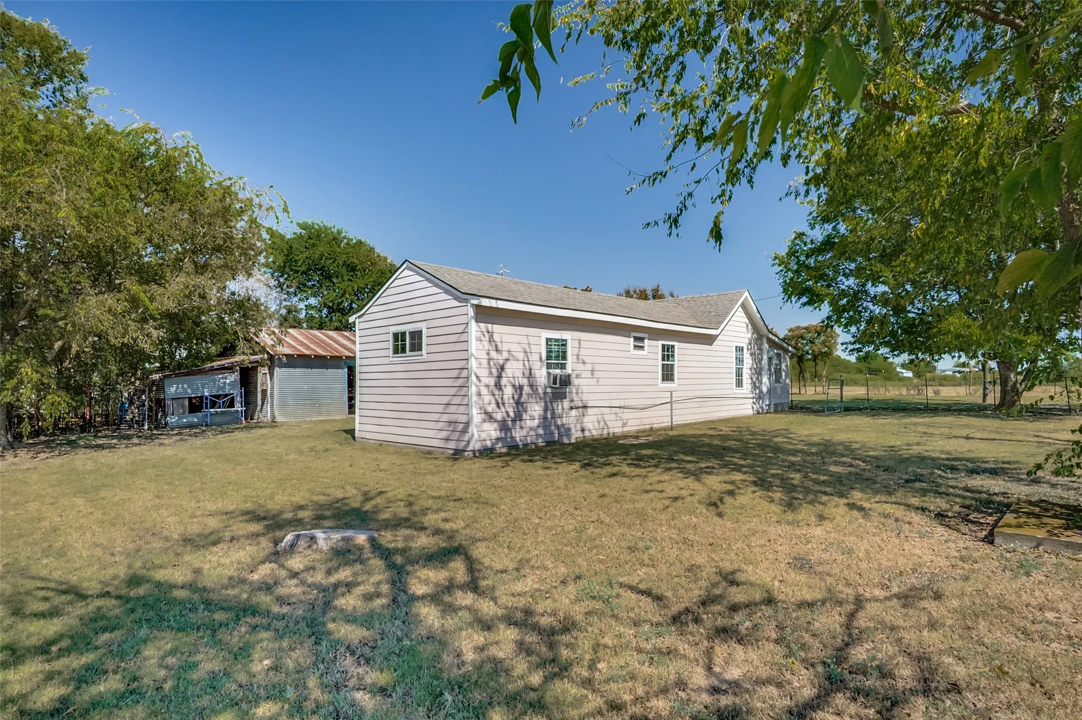 Farm For Sale in Johnson County , 7165 County Road 1232, Godley, Texas 76044, 3 Bedroom, 1 Bathroom, Garage spaces, 1,080 Sqft, built in 1950, Preowned, mls#21080424, Real Estate Agent in Godley, Homes For Sale in Johnson county, Homes For Sale in Godley, Realtor in Godley Texas, Real Estate Brokerage Independent Realty Texas, Luminita Cordes Realtor