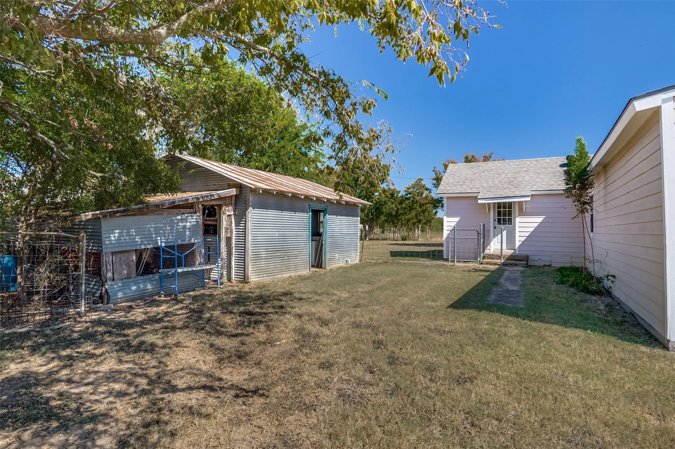 Farm For Sale in Johnson County , 7165 County Road 1232, Godley, Texas 76044, 3 Bedroom, 1 Bathroom, Garage spaces, 1,080 Sqft, built in 1950, Preowned, mls#21080424, Real Estate Agent in Godley, Homes For Sale in Johnson county, Homes For Sale in Godley, Realtor in Godley Texas, Real Estate Brokerage Independent Realty Texas, Luminita Cordes Realtor