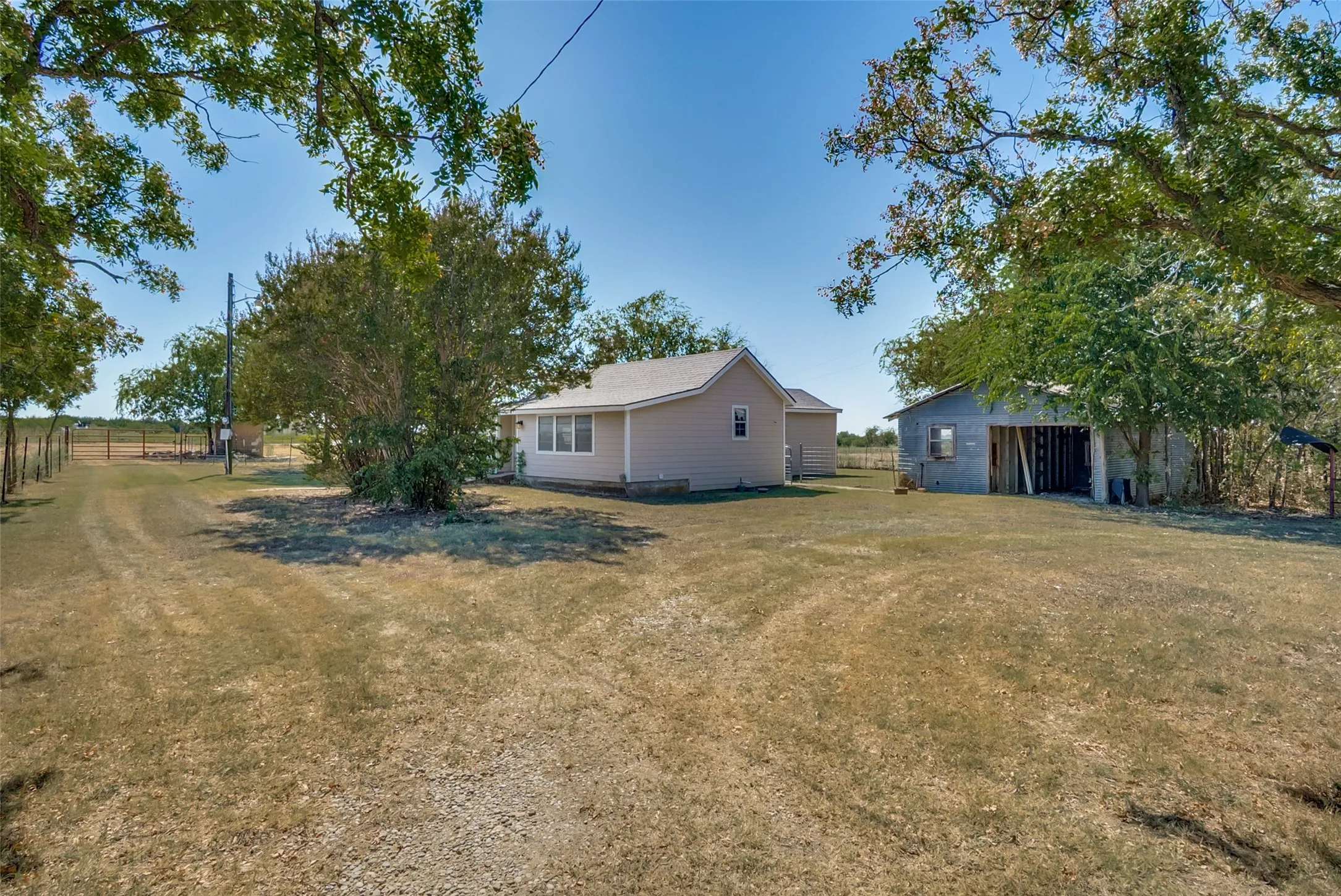 Farm For Sale in Johnson County , 7165 County Road 1232, Godley, Texas 76044, 3 Bedroom, 1 Bathroom, Garage spaces, 1,080 Sqft, built in 1950, Preowned, mls#21080424, Real Estate Agent in Godley, Homes For Sale in Johnson county, Homes For Sale in Godley, Realtor in Godley Texas, Real Estate Brokerage Independent Realty Texas, Luminita Cordes Realtor