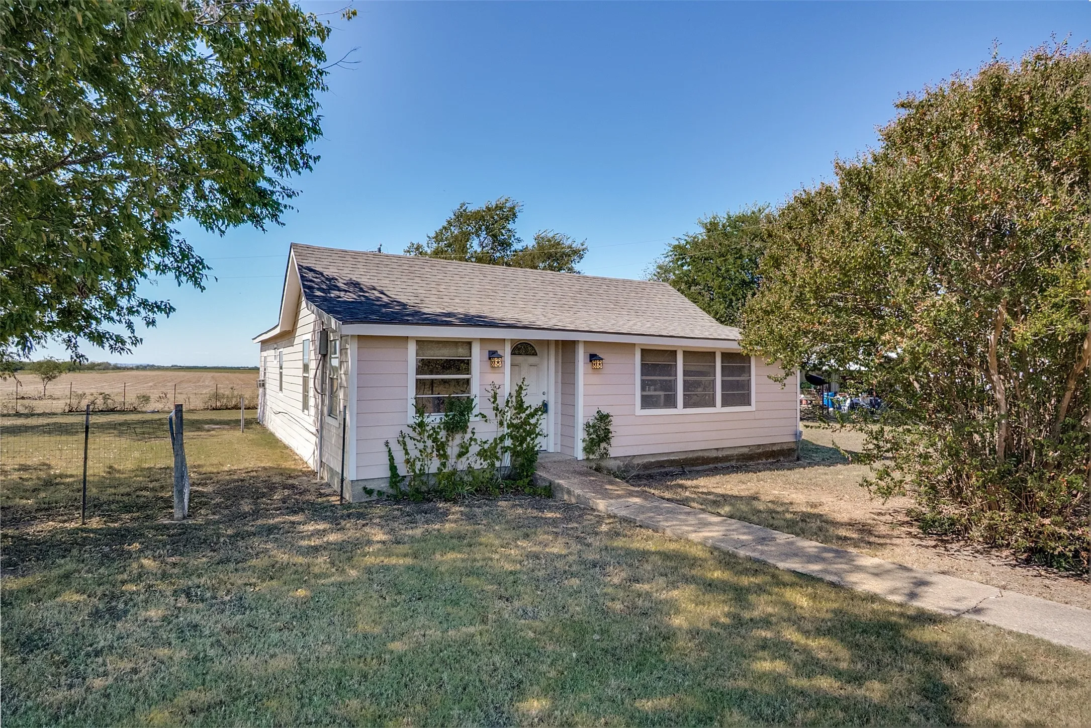 Farm For Sale in Johnson County , 7165 County Road 1232, Godley, Texas 76044, 3 Bedroom, 1 Bathroom, Garage spaces, 1,080 Sqft, built in 1950, Preowned, mls#21080424, Real Estate Agent in Godley, Homes For Sale in Johnson county, Homes For Sale in Godley, Realtor in Godley Texas, Real Estate Brokerage Independent Realty Texas, Luminita Cordes Realtor